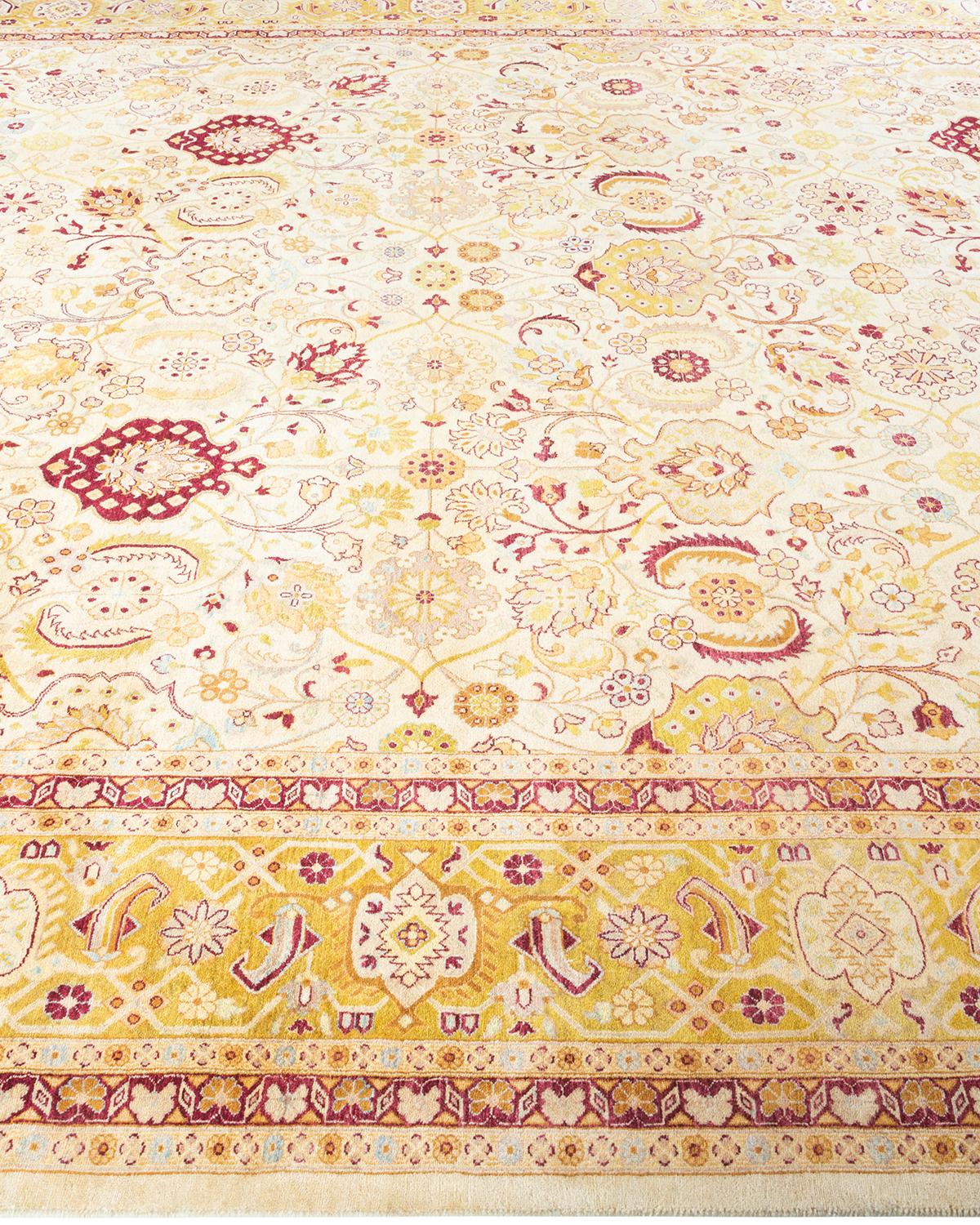 Einzigartiger handgeknpfter traditioneller orientalischer Mogul-Teppich in Elfenbein im Zustand „Neu“ im Angebot in Norwalk, CT