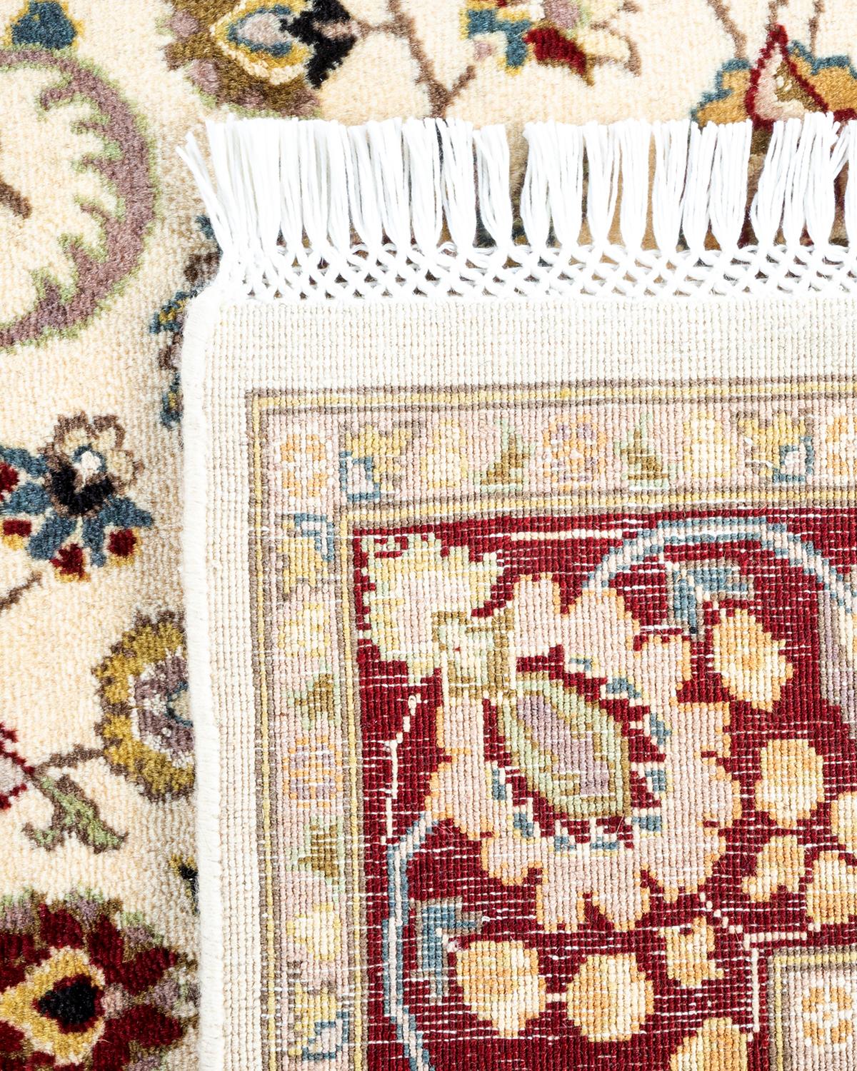 Einzigartiger handgeknpfter traditioneller orientalischer Mogul-Teppich in Elfenbein (21. Jahrhundert und zeitgenössisch) im Angebot