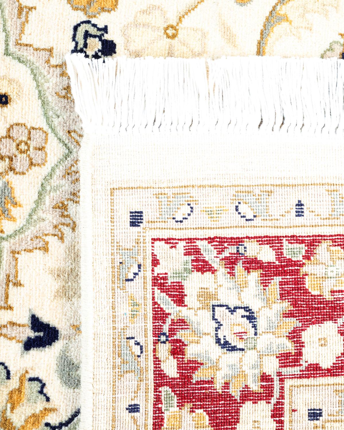 Einzigartiger handgeknpfter traditioneller orientalischer Mogul-Teppich in Elfenbein (21. Jahrhundert und zeitgenössisch) im Angebot