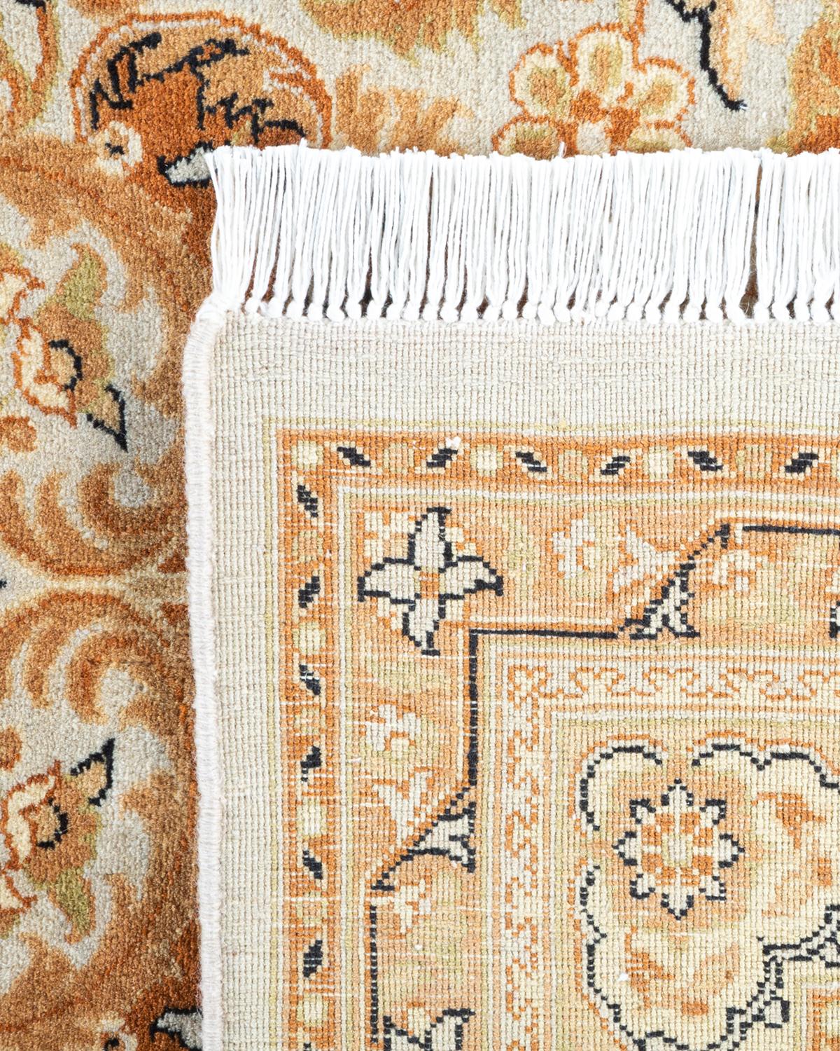 Einzigartiger handgeknpfter traditioneller orientalischer Mogul-Teppich in Elfenbein (21. Jahrhundert und zeitgenössisch) im Angebot