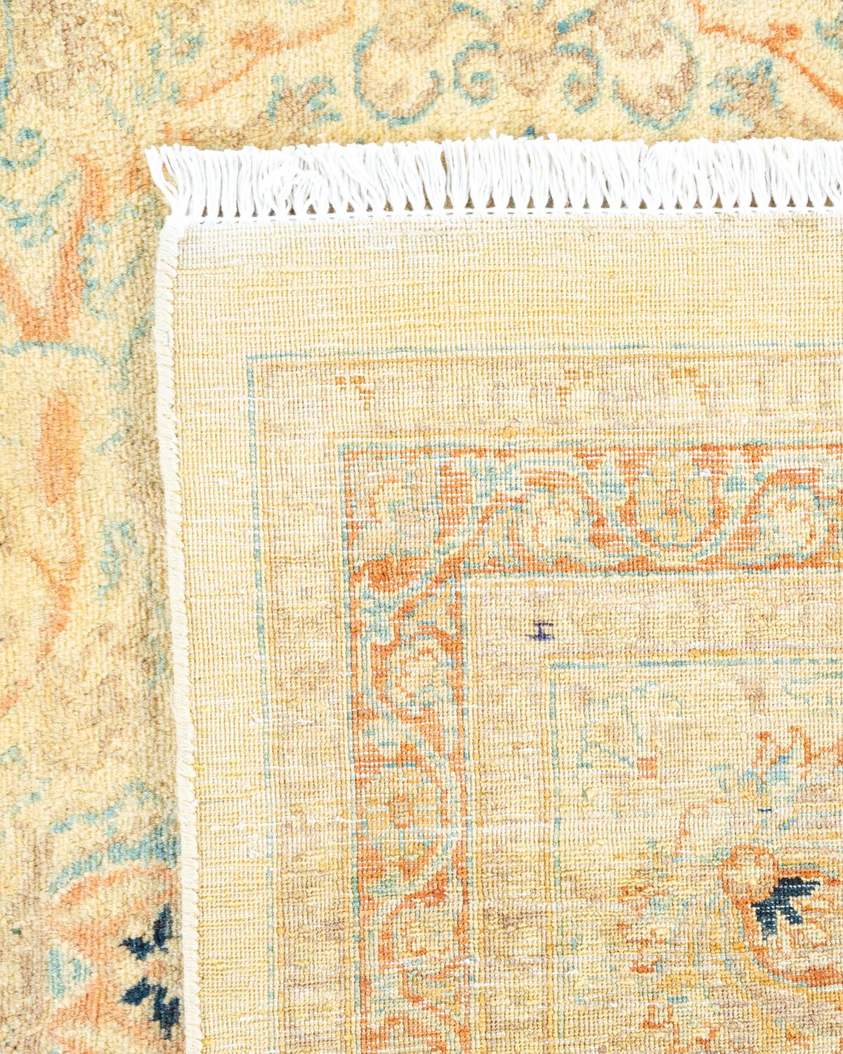 Einzigartiger handgeknpfter traditioneller orientalischer Mogul-Teppich in Elfenbein (21. Jahrhundert und zeitgenössisch) im Angebot