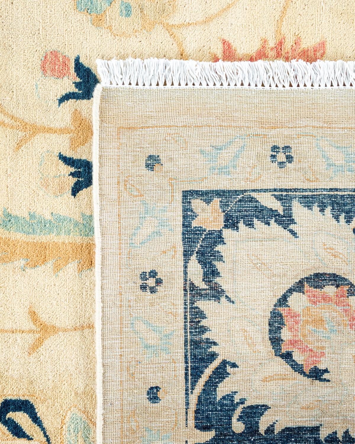 Einzigartiger handgeknpfter traditioneller orientalischer Mogul-Teppich in Elfenbein (21. Jahrhundert und zeitgenössisch) im Angebot