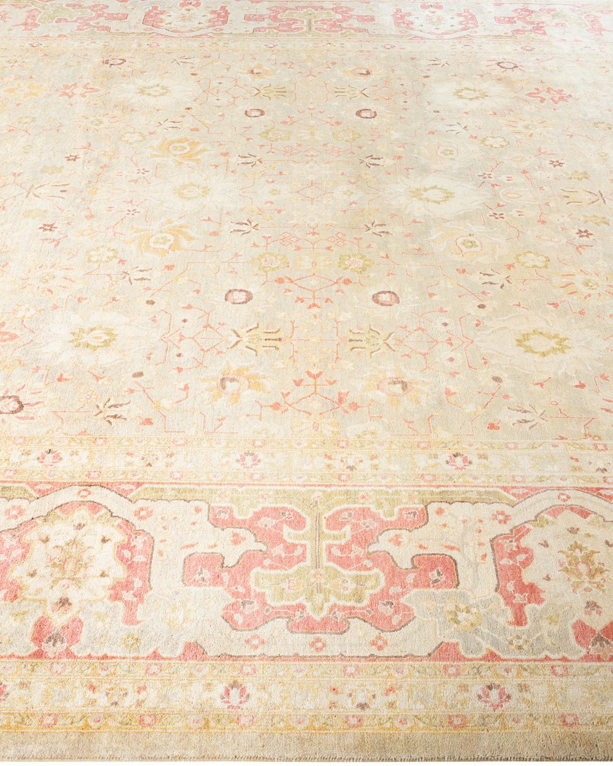 Einzigartiger handgeknpfter traditioneller orientalischer Mogul-Teppich in Hellgrau im Zustand „Neu“ im Angebot in Norwalk, CT