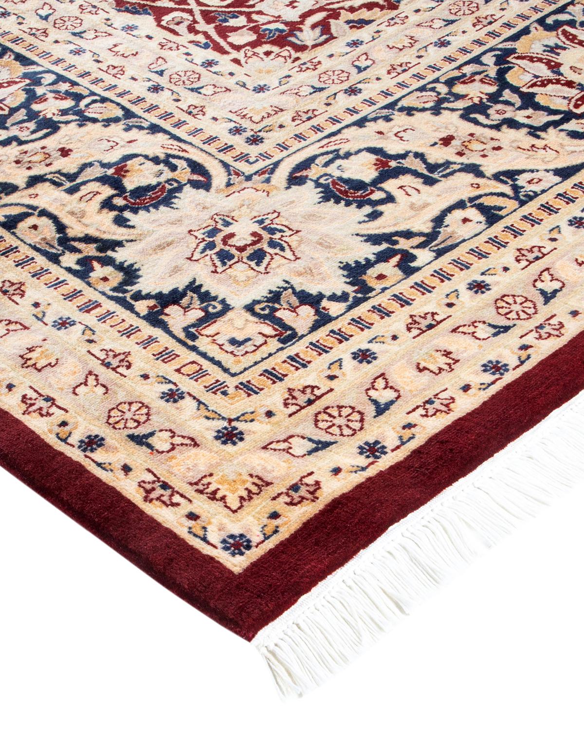 Las alfombras de la colección Mogul, con sus colores discretos y sus diseños en toda la superficie, aportarán una sofisticación atemporal a cualquier habitación. Influenciadas por un espectro de diseños turcos, indios y persas, los artesanos que