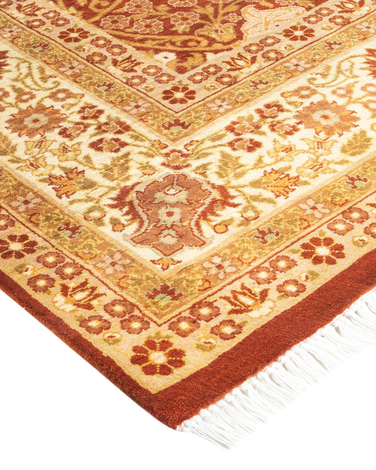 Avec leurs palettes discrètes et leurs motifs en relief, les tapis de la collection Mogul apporteront une sophistication intemporelle à toutes les pièces. Influencés par un éventail de motifs turcs, indiens et persans, les artisans qui tissent à la