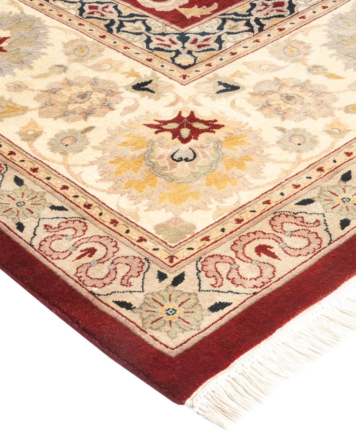 Avec leurs palettes discrètes et leurs motifs à l'envers, les tapis de la collection Mogul apporteront une sophistication intemporelle à n'importe quelle pièce. Influencés par un éventail de motifs turcs, indiens et persans, les artisans qui tissent