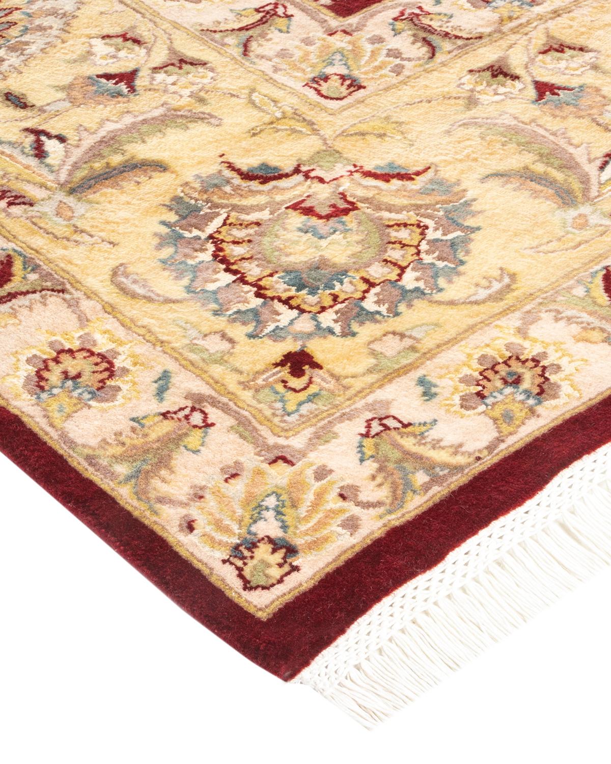 Avec leurs palettes discrètes et leurs motifs à l'envers, les tapis de la collection Mogul apporteront une sophistication intemporelle à n'importe quelle pièce. Influencés par un éventail de motifs turcs, indiens et persans, les artisans qui tissent