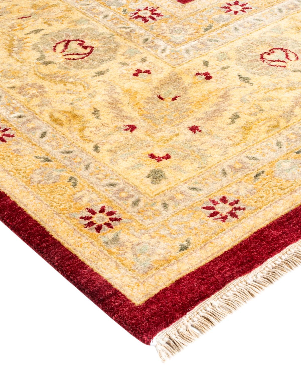 Avec leurs palettes discrètes et leurs motifs allover, les tapis de la collection Mogul apporteront une sophistication intemporelle à n'importe quelle pièce. Influencés par un éventail de motifs turcs, indiens et persans, les artisans qui tissent à