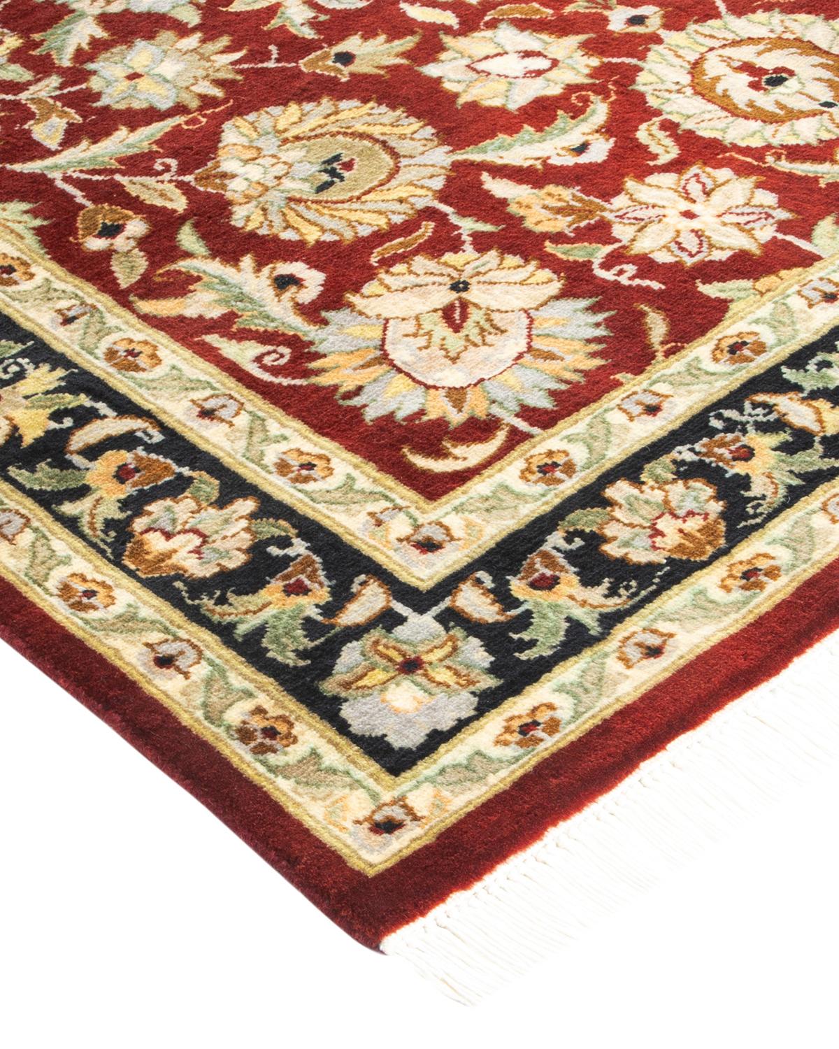 Las alfombras de la colección Mogul, con sus colores discretos y sus diseños en toda la superficie, aportarán una sofisticación atemporal a cualquier habitación. Influenciadas por un espectro de diseños turcos, indios y persas, los artesanos que