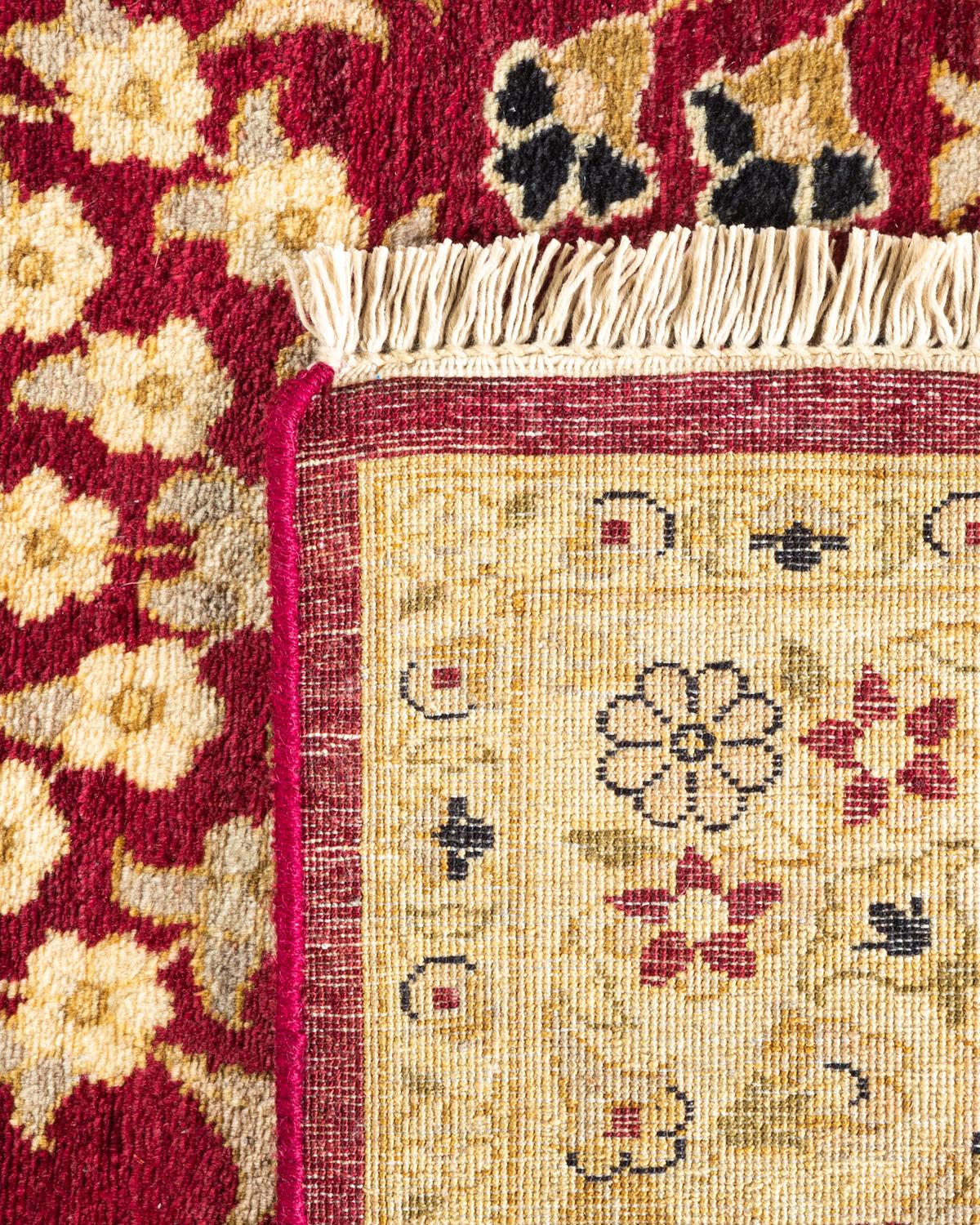 Alfombra Oriental Tradicional Mogul Roja Anudada a Mano Única en su Género Siglo XXI y contemporáneo en venta