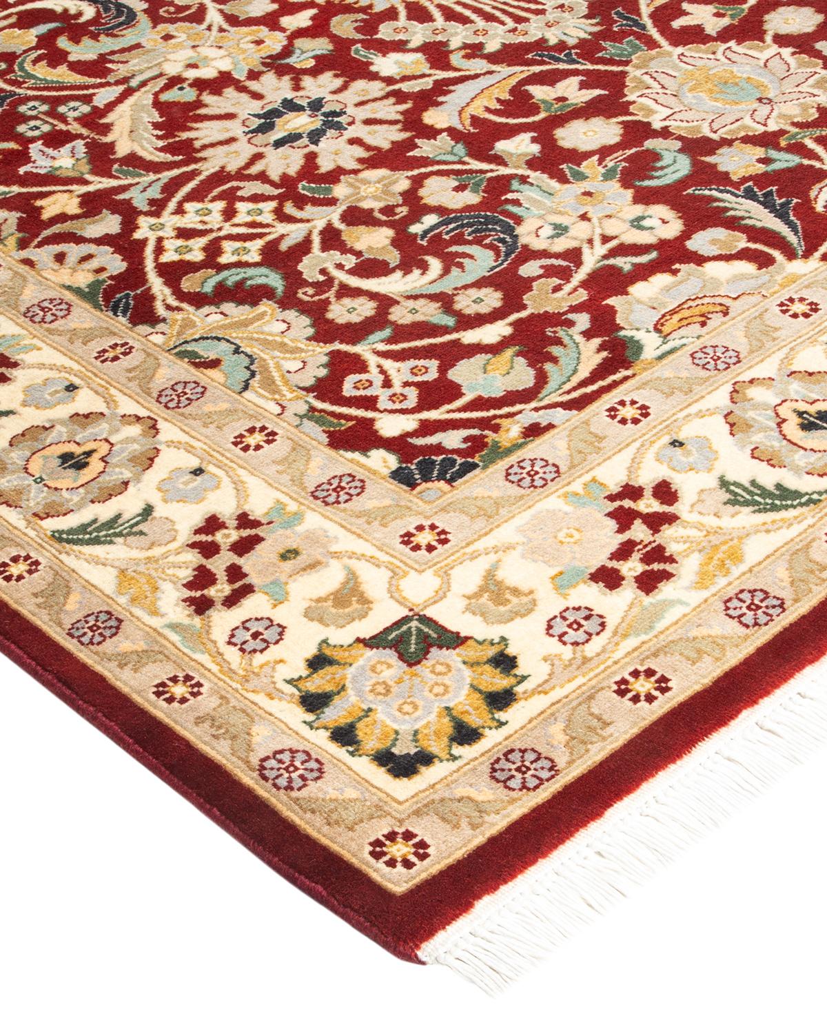 Avec leurs palettes discrètes et leurs motifs allover, les tapis de la collection Mogul apporteront une sophistication intemporelle à n'importe quelle pièce. Influencés par un éventail de motifs turcs, indiens et persans, les artisans qui tissent à