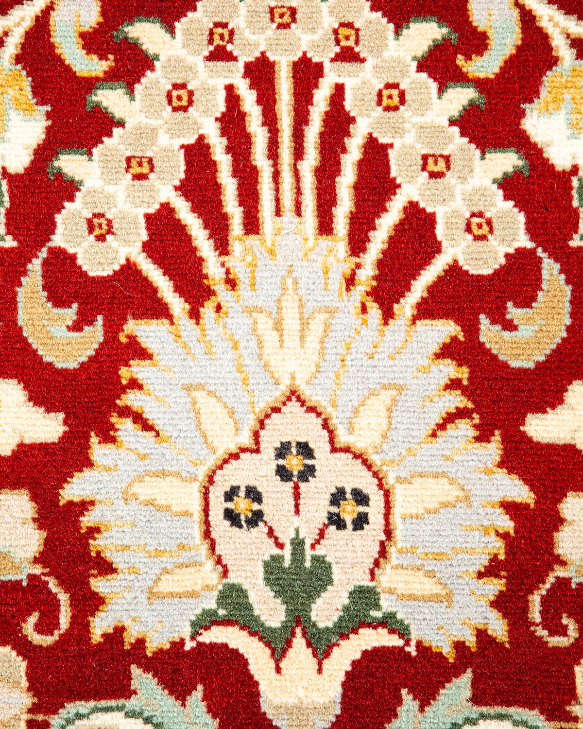 Pakistanais Tapis traditionnel oriental rouge moghol noué à la main, unique en son genre en vente