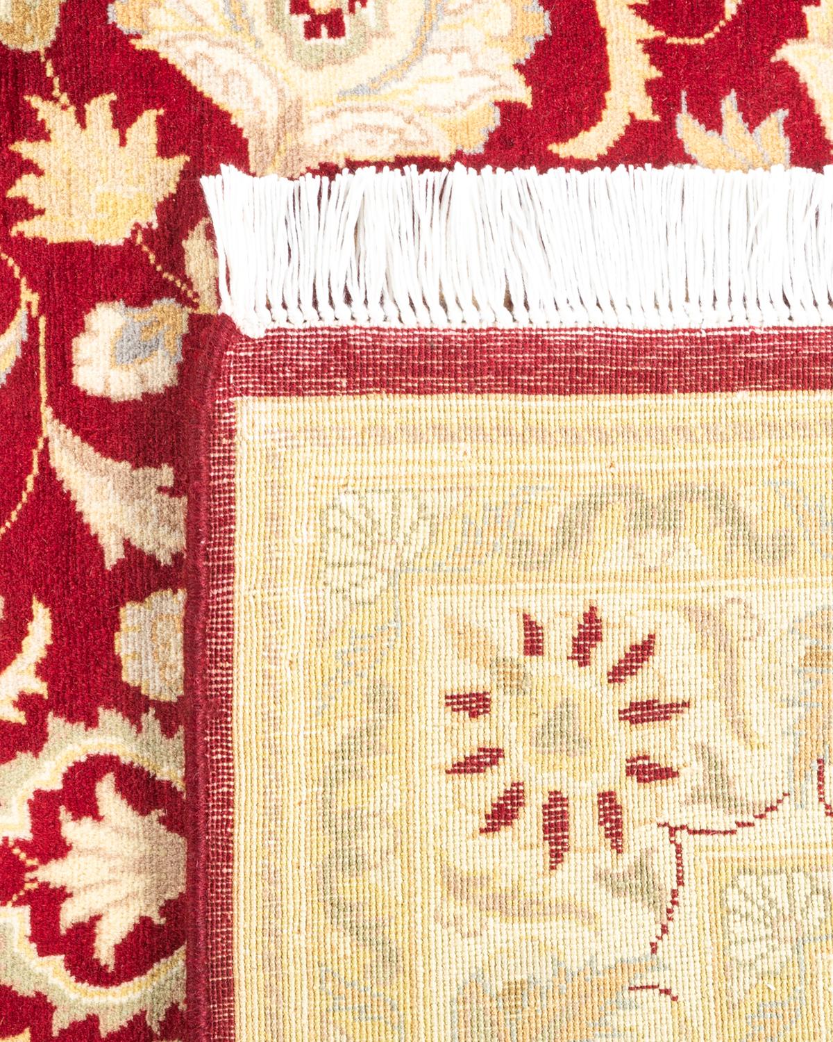 XXIe siècle et contemporain Tapis traditionnel rouge oriental noué à la main, unique en son genre, de 4' 2