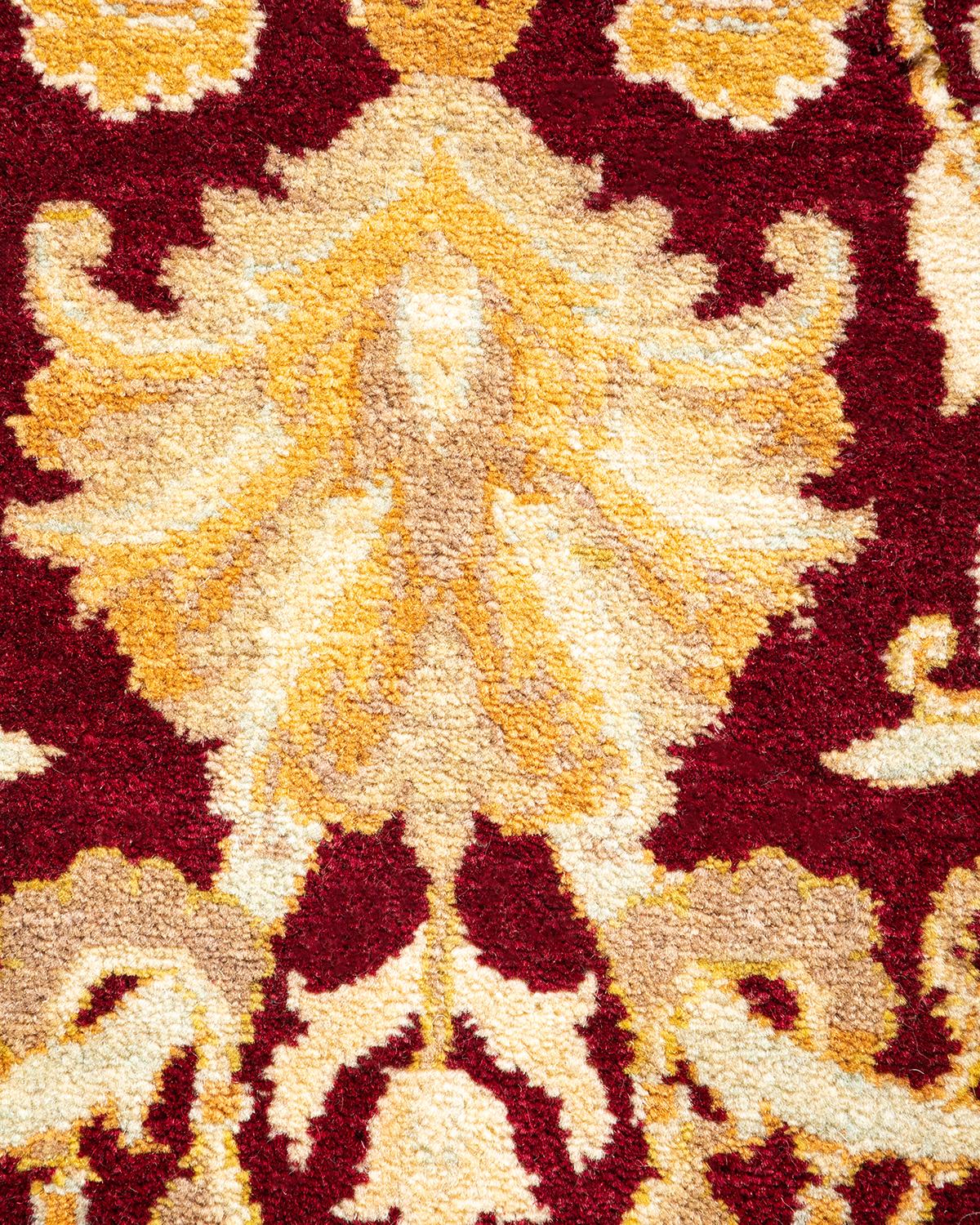 Pakistanais Tapis traditionnel oriental rouge moghol noué à la main, unique en son genre en vente