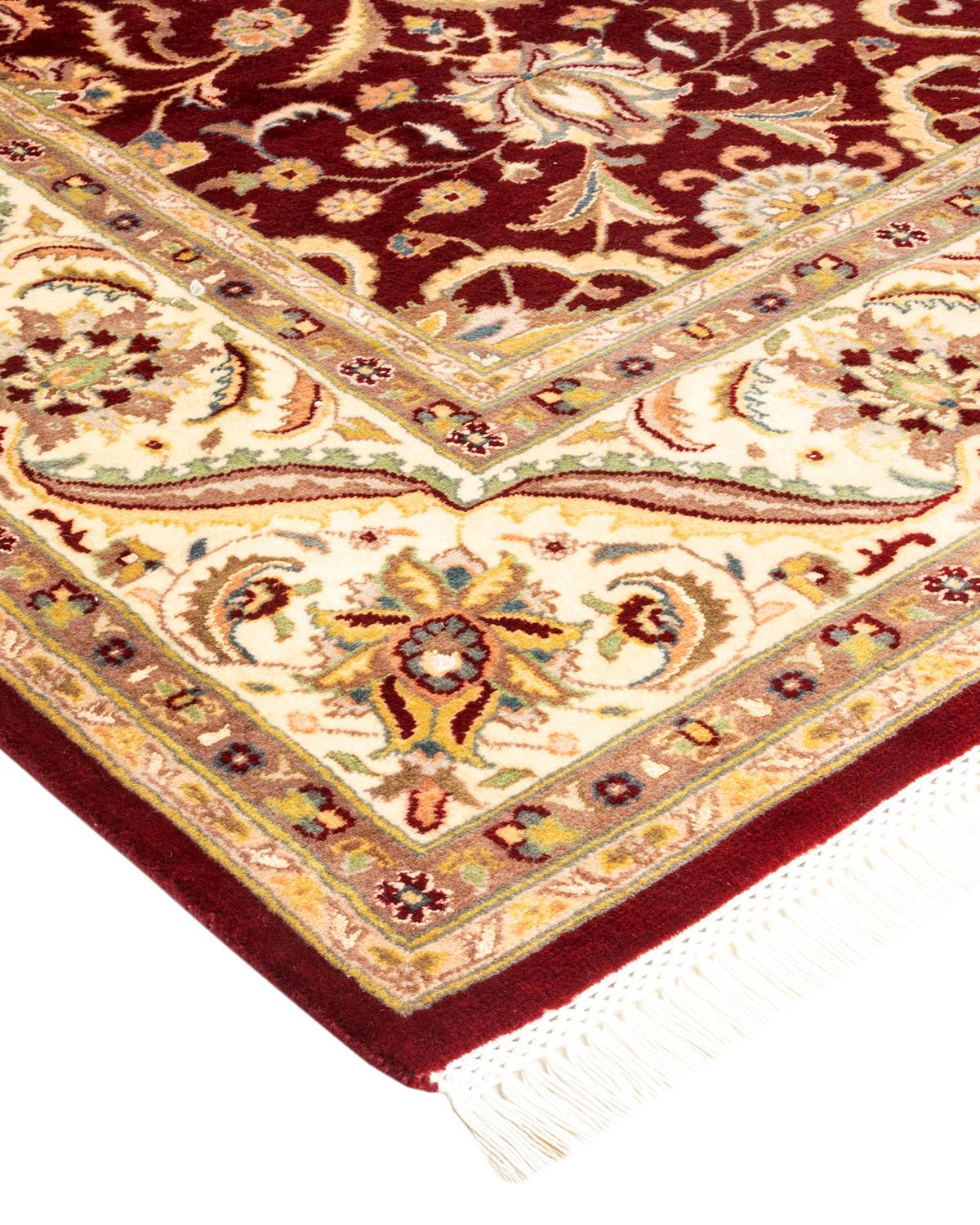 Die Teppiche der Mogul-Kollektion bringen mit ihren zurückhaltenden Farben und Allover-Mustern zeitlose Eleganz in jeden Raum. Beeinflusst von einem Spektrum türkischer, indischer und persischer Designs, lassen die Kunsthandwerker, die diese