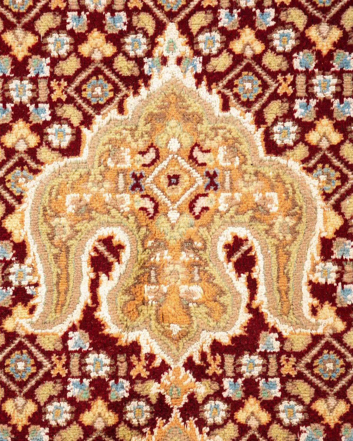 Pakistanais Tapis traditionnel oriental rouge moghol noué à la main, unique en son genre en vente