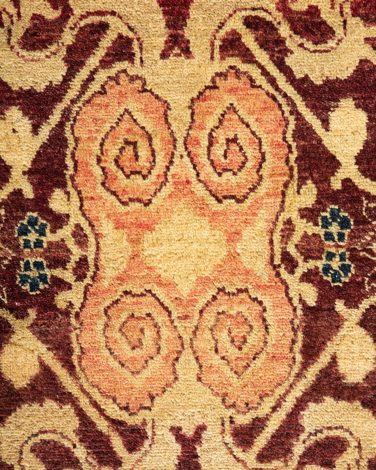 Pakistanais Tapis traditionnel oriental rouge moghol noué à la main, unique en son genre en vente