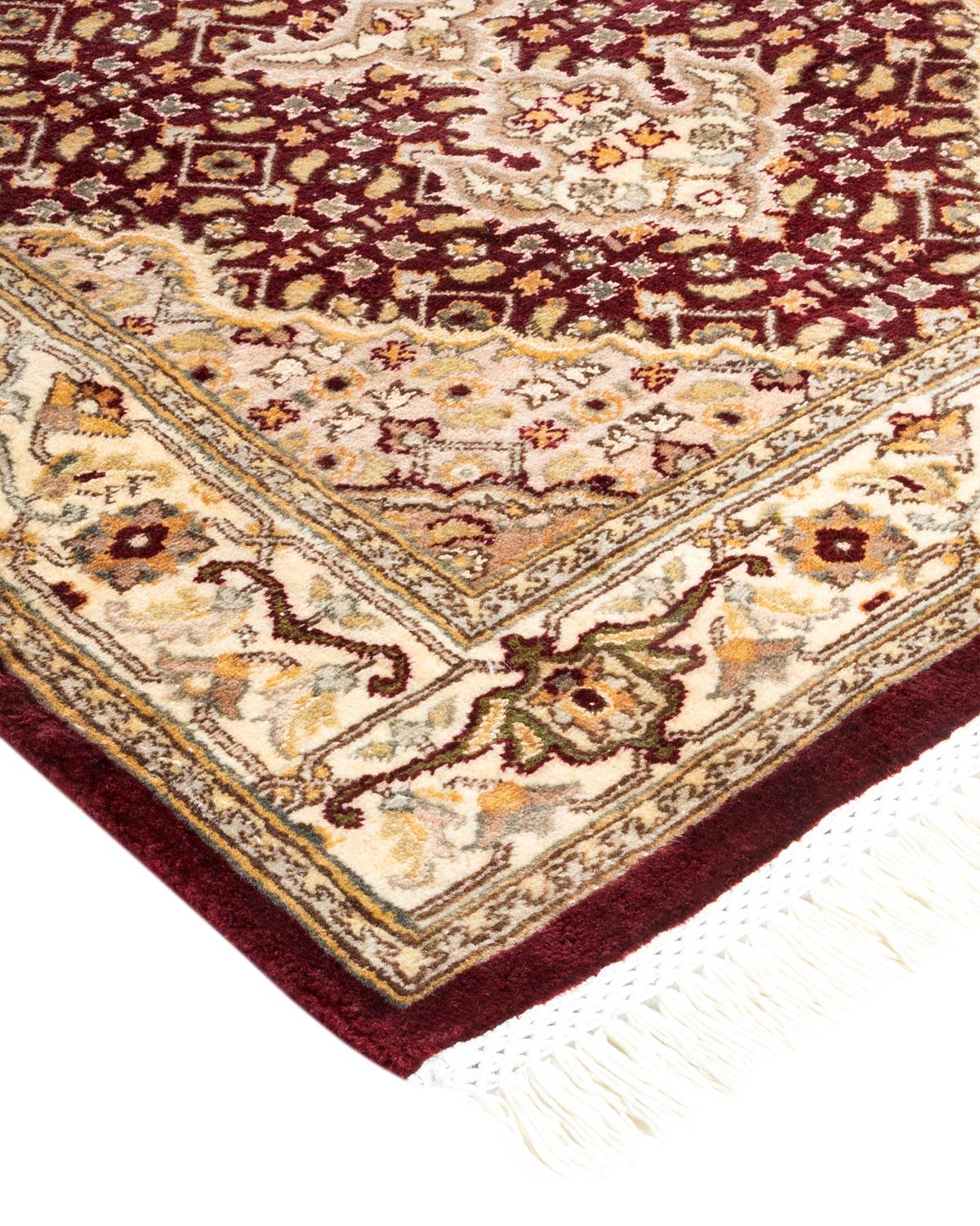 Die Teppiche der Mogul Collection bringen mit ihren dezenten Farben und Allover-Mustern zeitlose Raffinesse in jeden Raum. Beeinflusst von einem Spektrum türkischer, indischer und persischer Designs, lassen die Kunsthandwerker, die diese