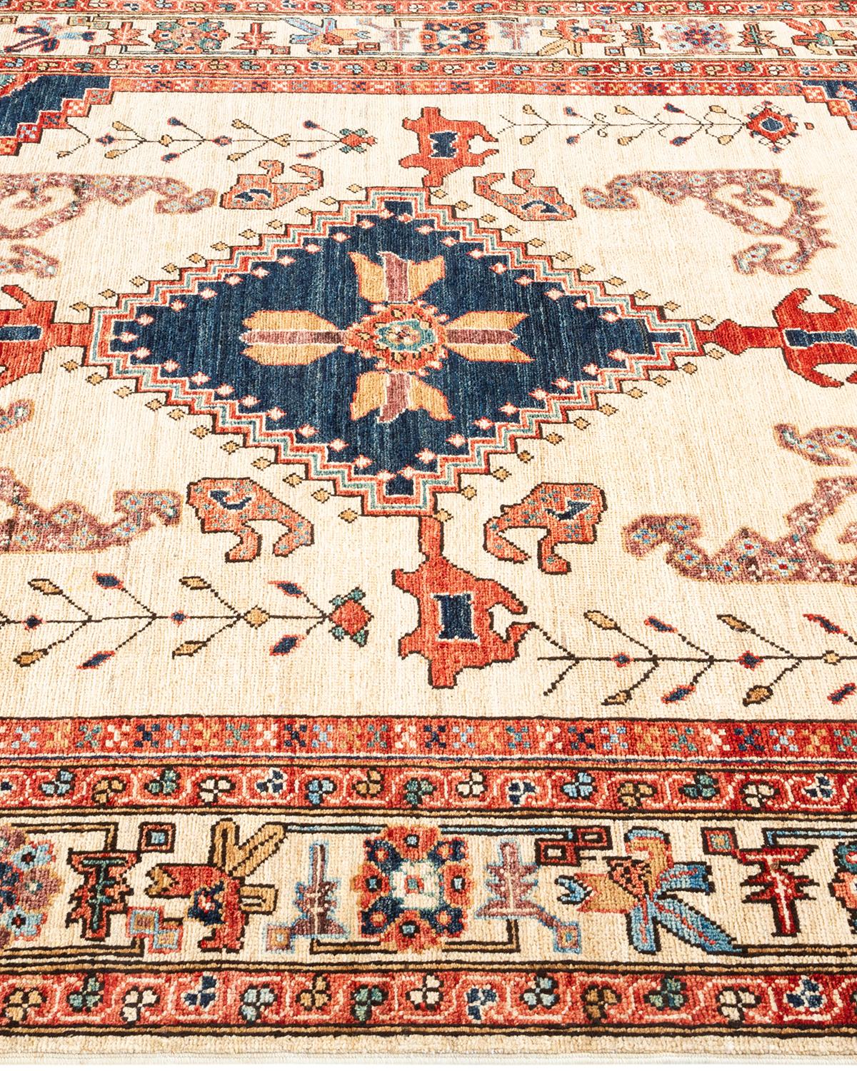 One of a Kind Hand Knotted Traditional Tribal Serapi Ivory Area Rug  In New Condition For Sale In Norwalk, CT