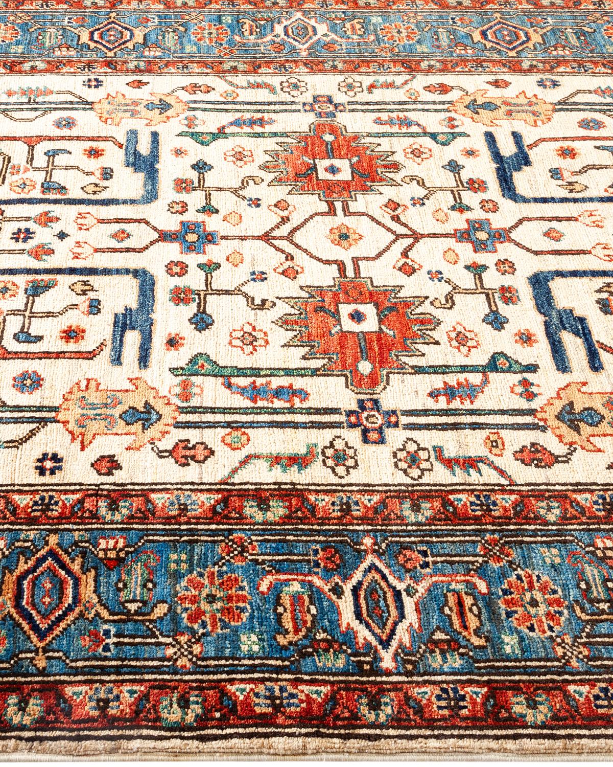 One of a Kind Hand Knotted Traditional Tribal Serapi Ivory Area Rug  In New Condition For Sale In Norwalk, CT
