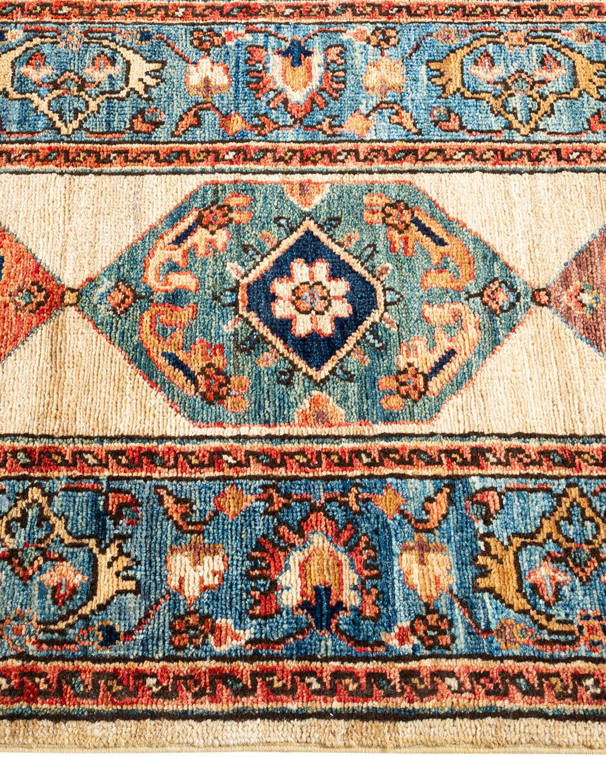 One of a Kind Hand Knotted Traditional Tribal Serapi Ivory Area Rug In New Condition For Sale In Norwalk, CT
