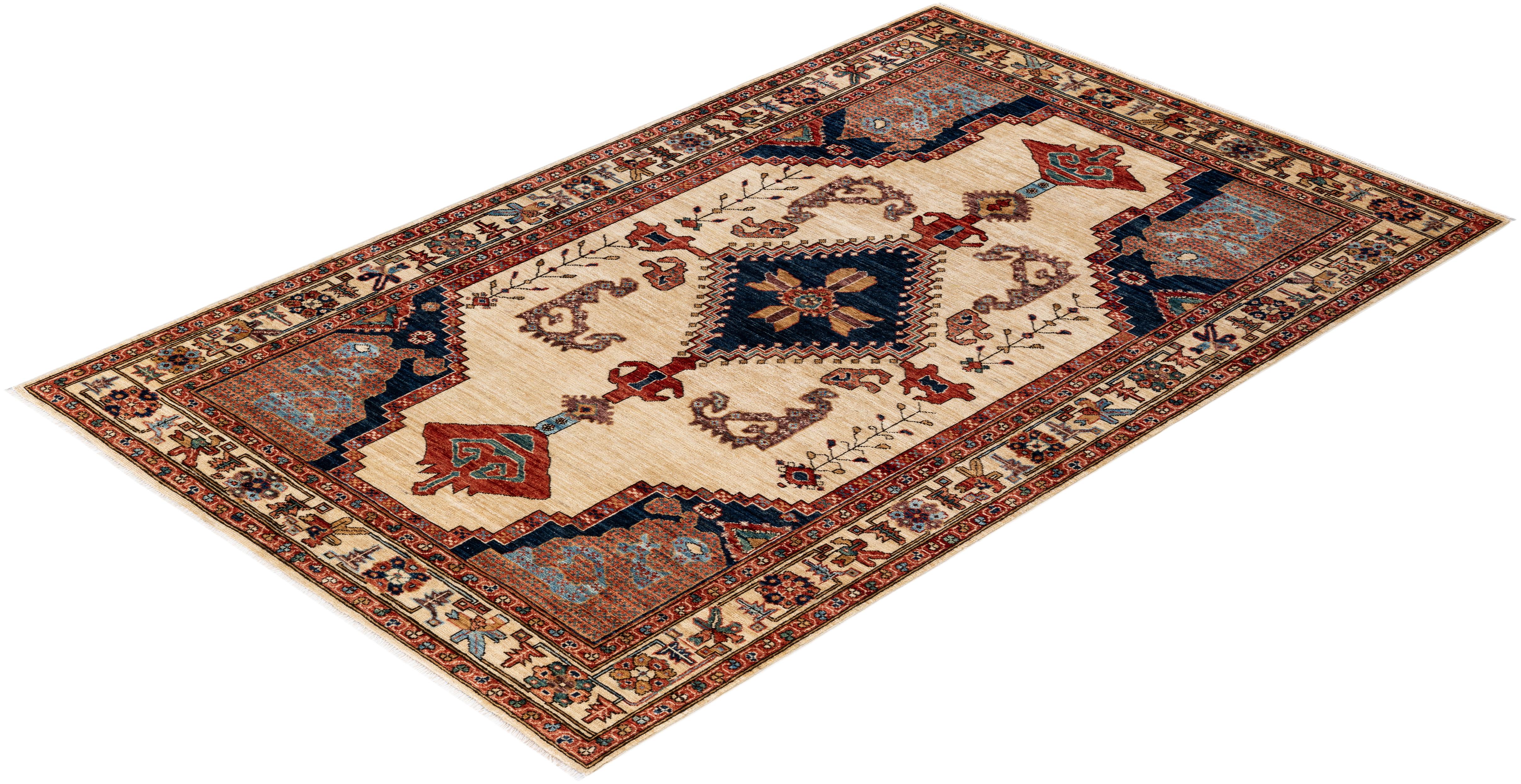 One of a Kind Hand Knotted Traditional Tribal Serapi Ivory Area Rug  For Sale 2