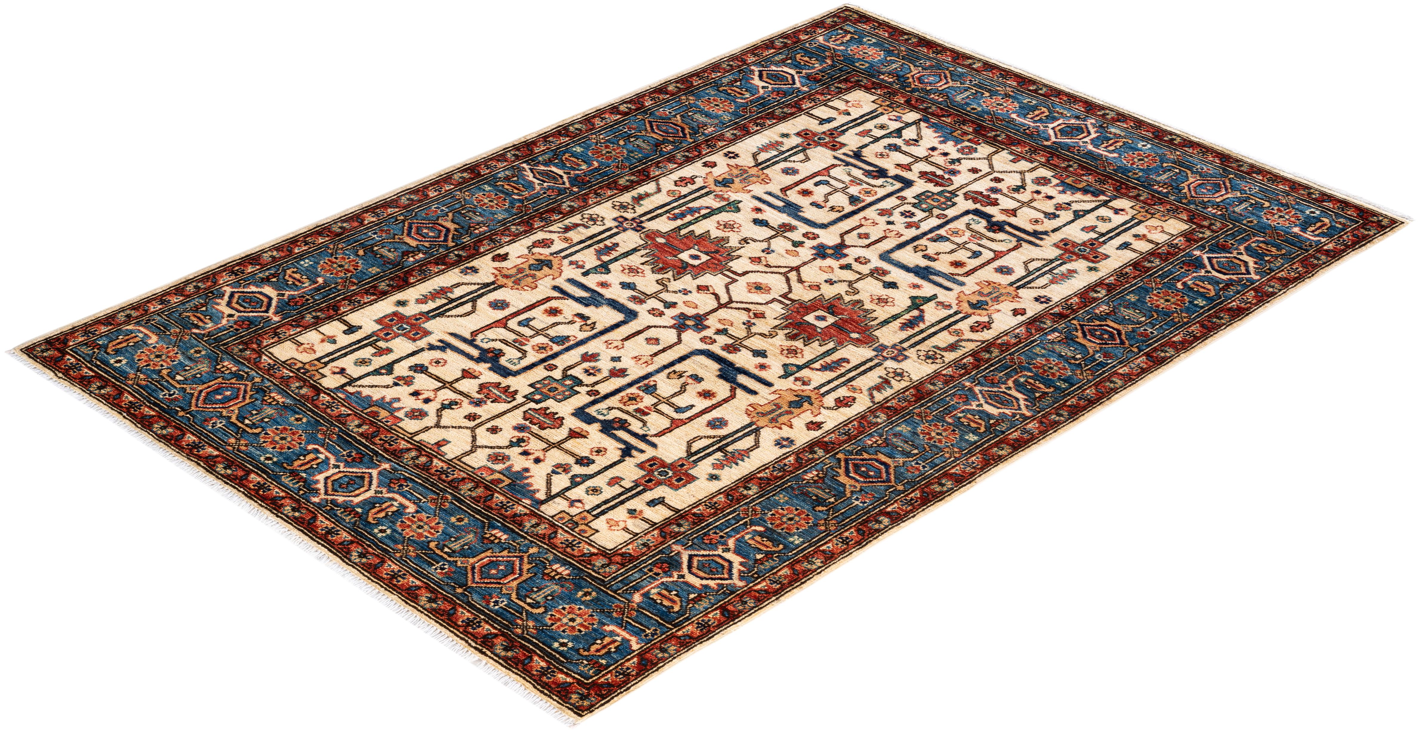 One of a Kind Hand Knotted Traditional Tribal Serapi Ivory Area Rug  For Sale 2