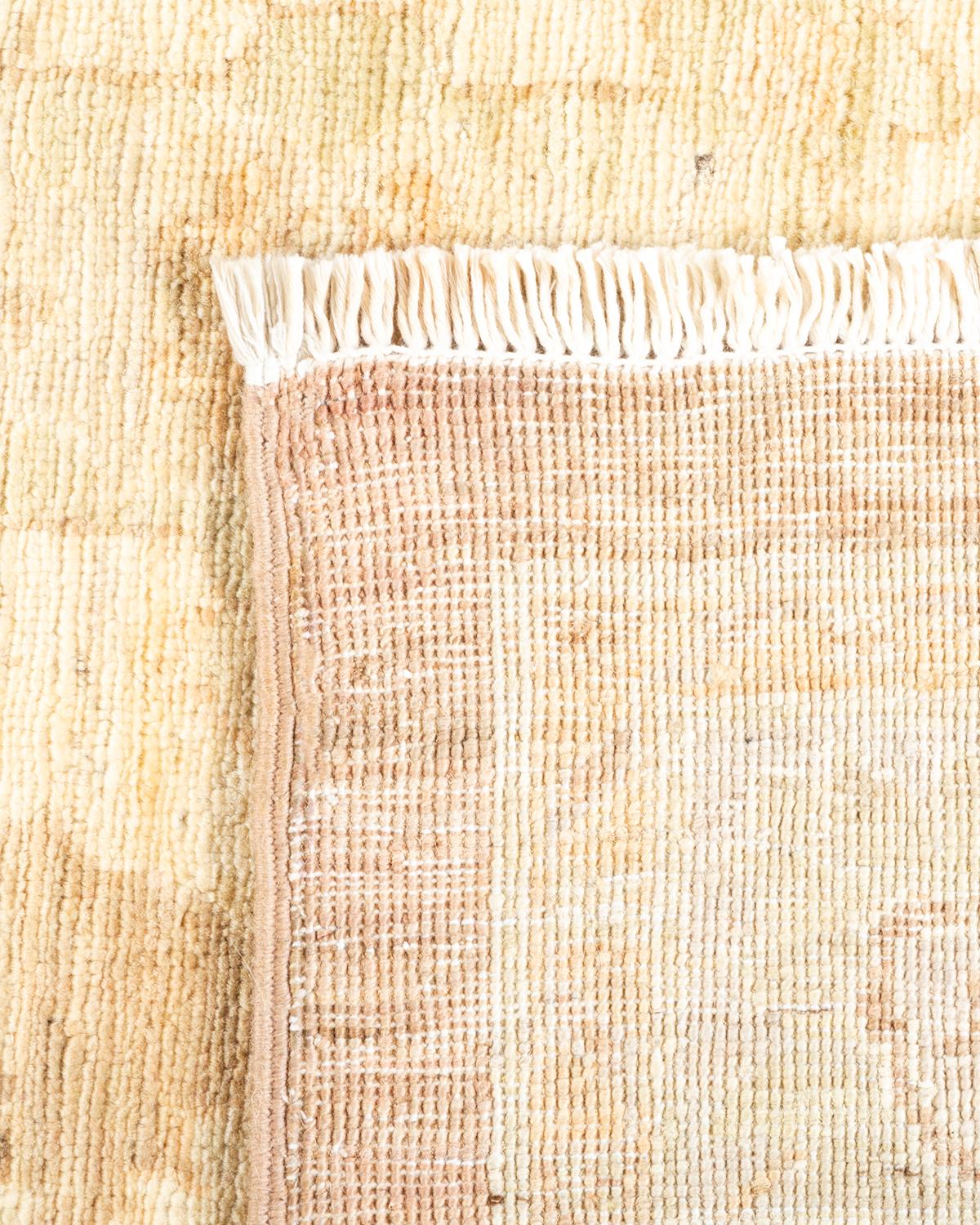 XXI secolo e contemporaneo Tappeto tribale eclettico beige unico nel suo genere, annodato a mano in vendita