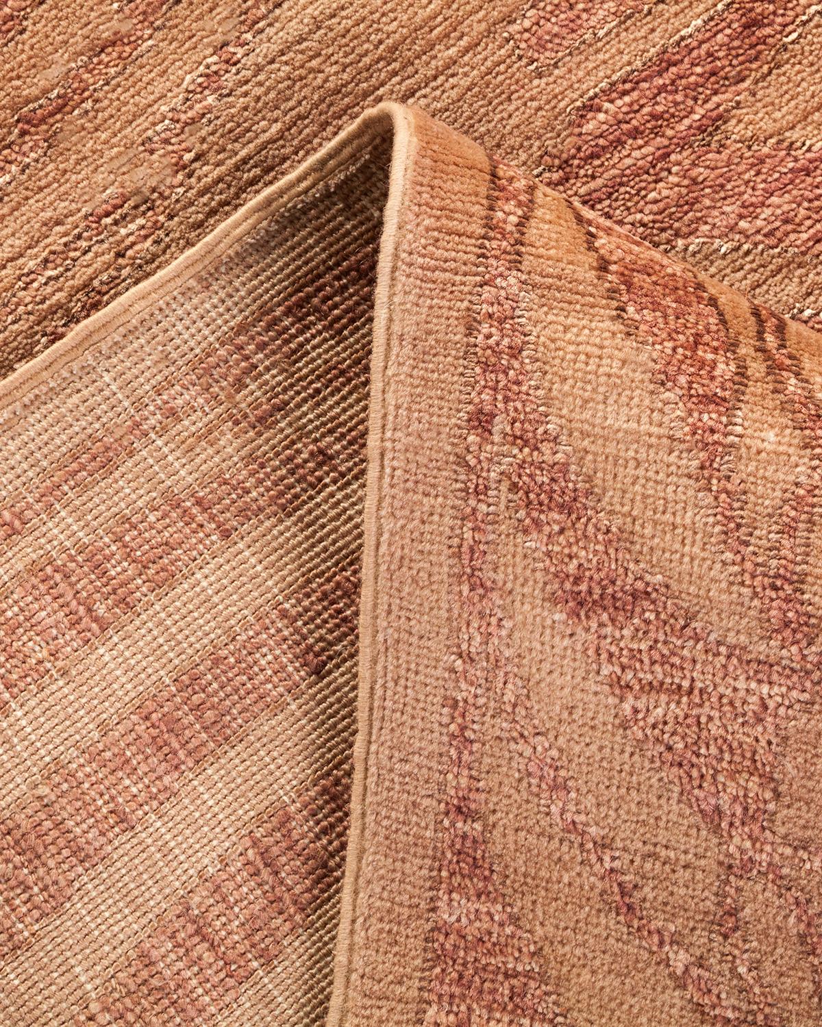 Laine Tapis de zone beige éclectique en laine nouée à la main, unique en son genre en vente