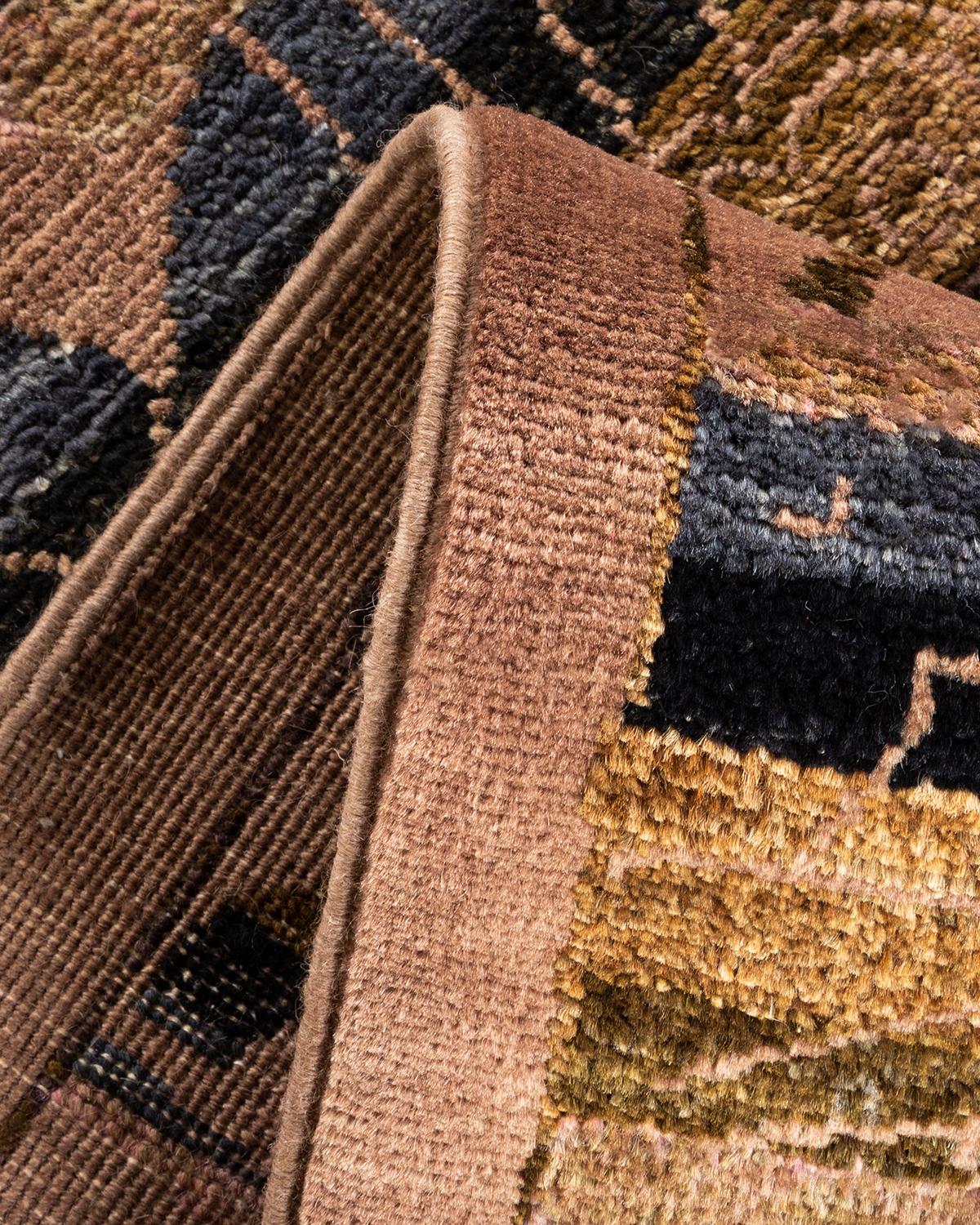 Laine Tapis de zone beige éclectique en laine nouée à la main, unique en son genre en vente
