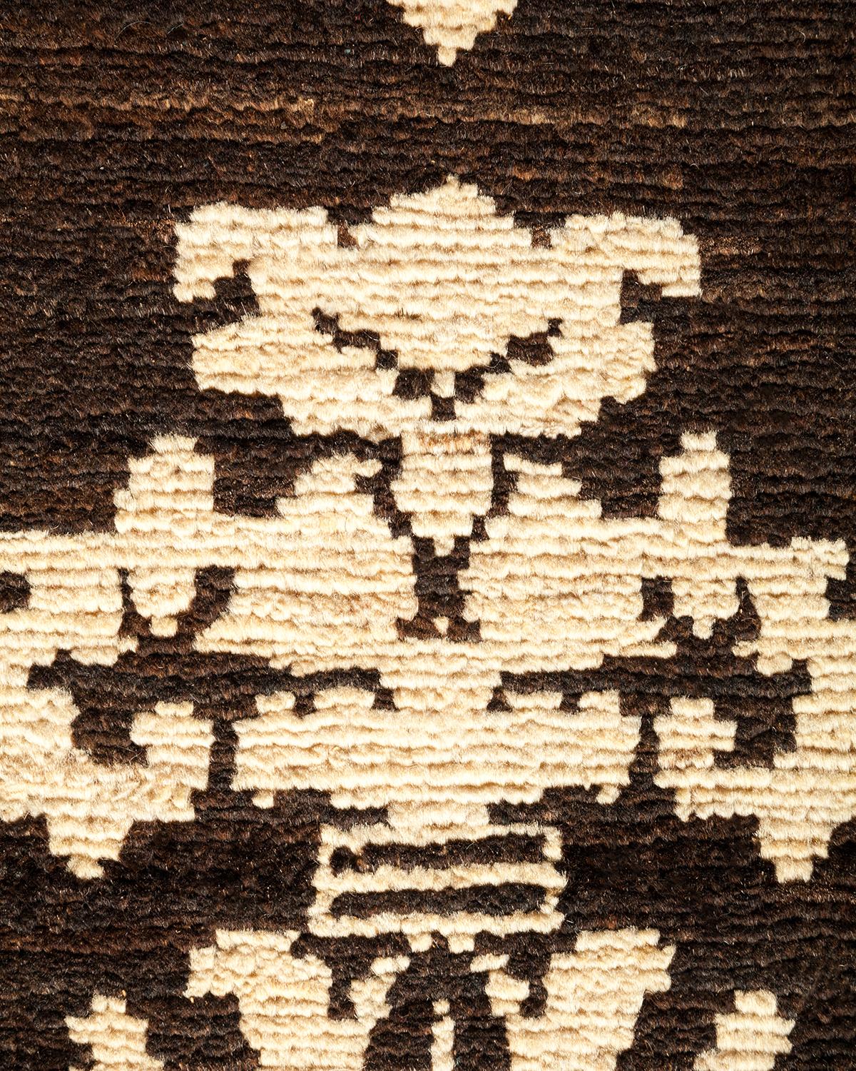 Pakistanais Tapis marron éclectique en laine nouée à la main, unique en son genre en vente