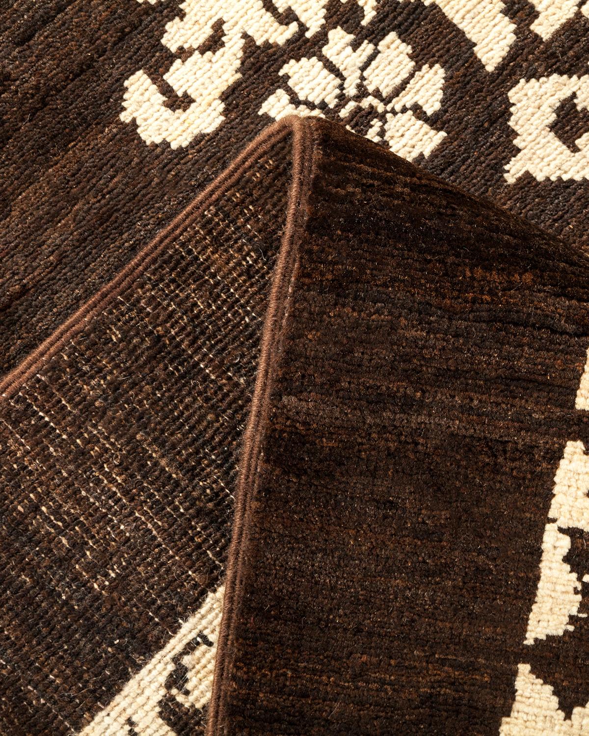 XXIe siècle et contemporain Tapis marron éclectique en laine nouée à la main, unique en son genre en vente