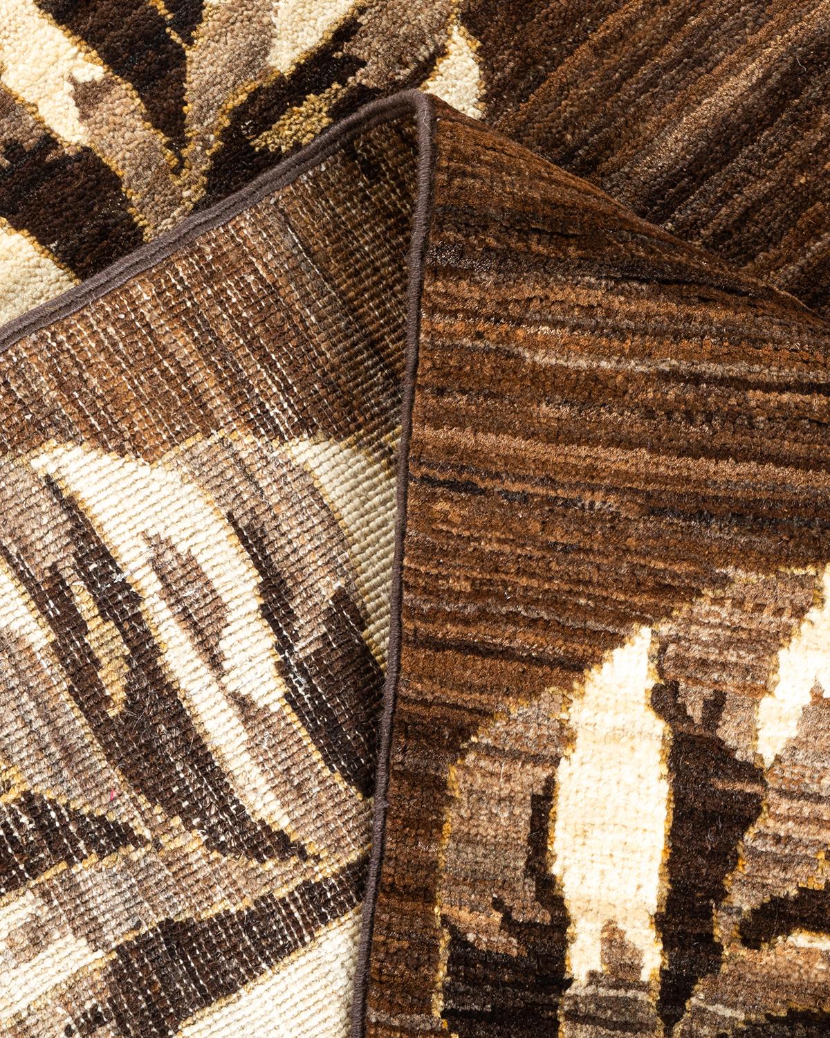Handgeknüpfter, eklektischer brauner Teppich aus Wolle, Unikat im Angebot 1
