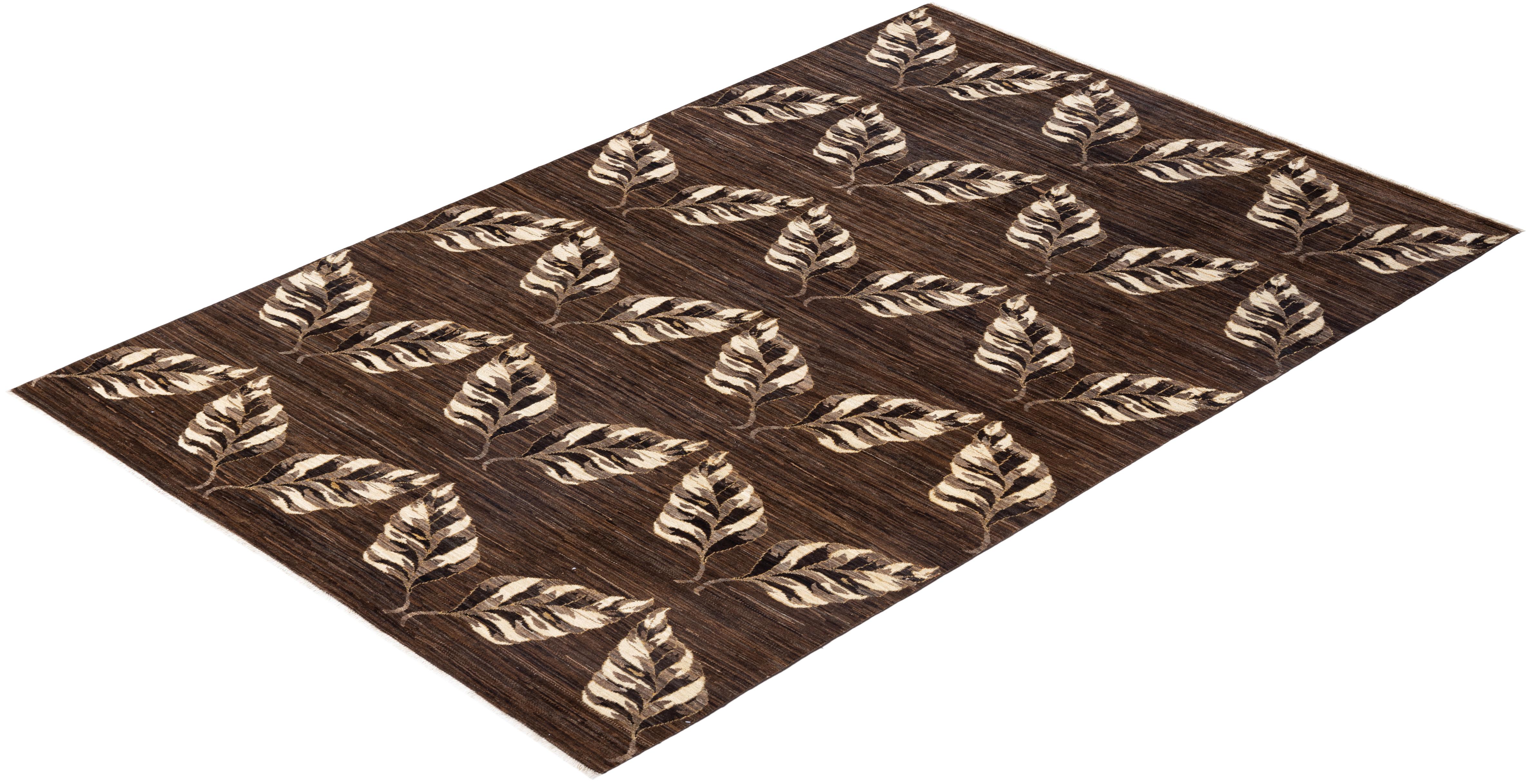 Handgeknüpfter, eklektischer brauner Teppich aus Wolle, Unikat im Angebot 3