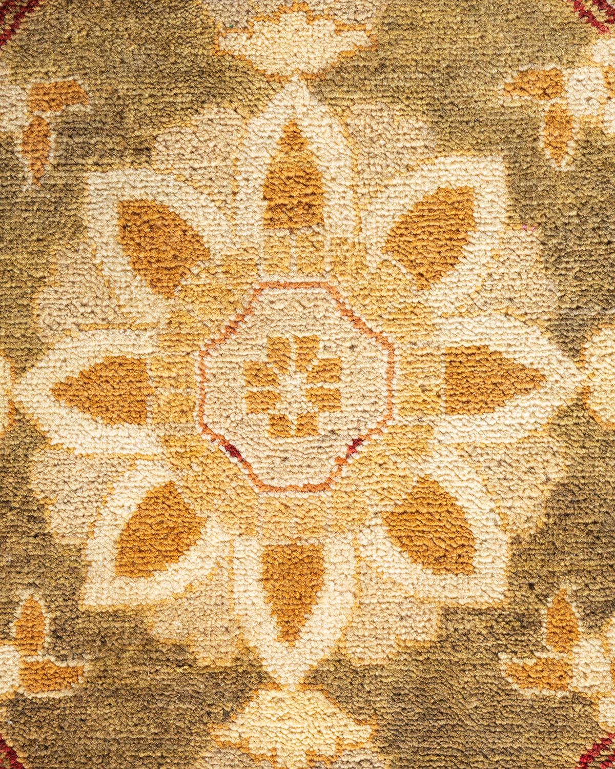 Pakistanais Tapis vert éclectique en laine nouée à la main, unique en son genre en vente
