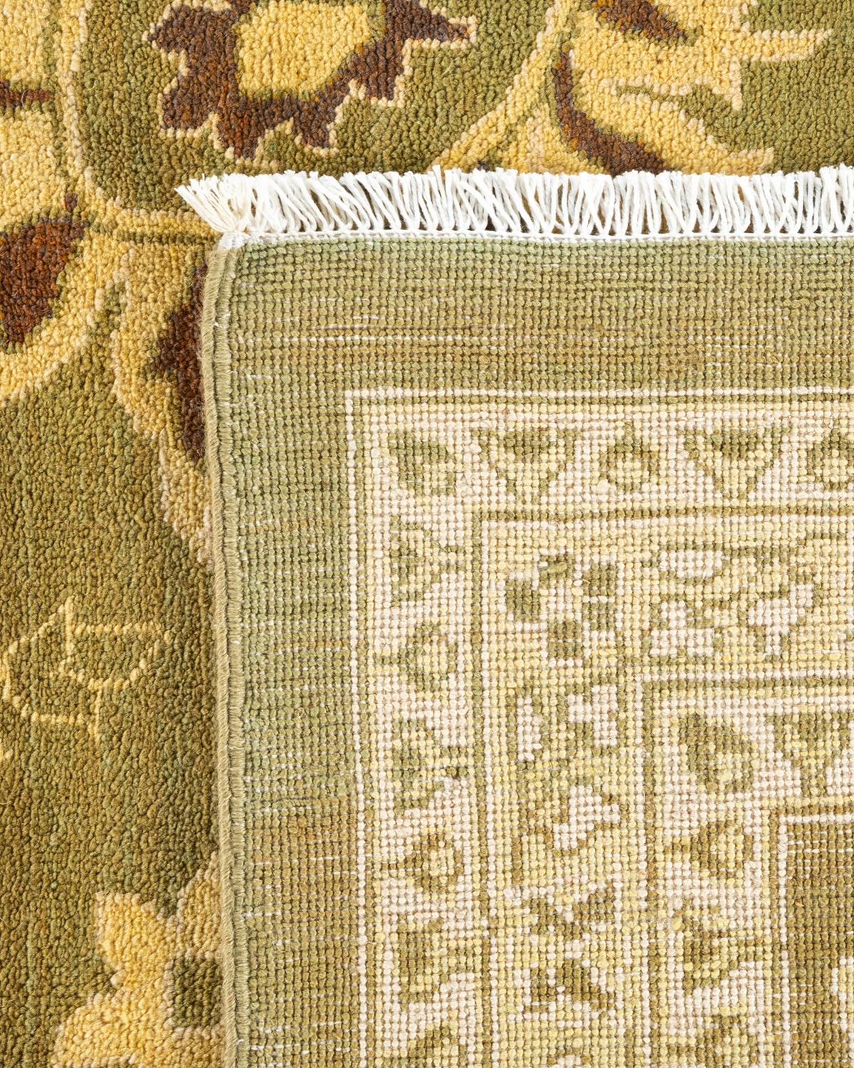 XXIe siècle et contemporain Tapis vert éclectique en laine nouée à la main, unique en son genre en vente