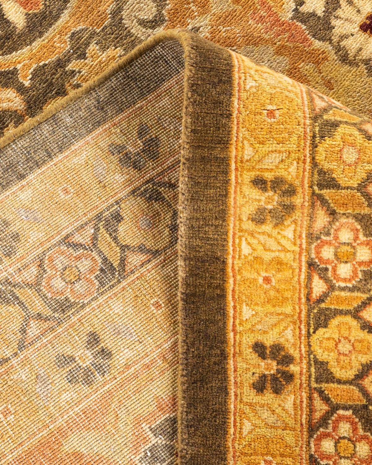 Laine Tapis vert éclectique en laine nouée à la main, unique en son genre en vente