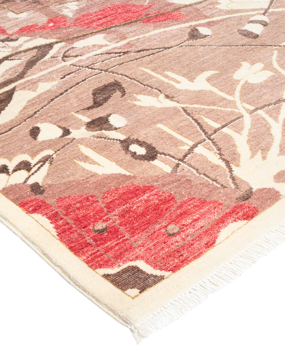 Avec un amalgame de tailles et d'influences esthétiques allant de l'art déco à Rorschach et au modernisme, les tapis de la collection Eclectic défient toute définition, demandant plutôt à devenir des points focaux intrigants d'une pièce. Ce sont à