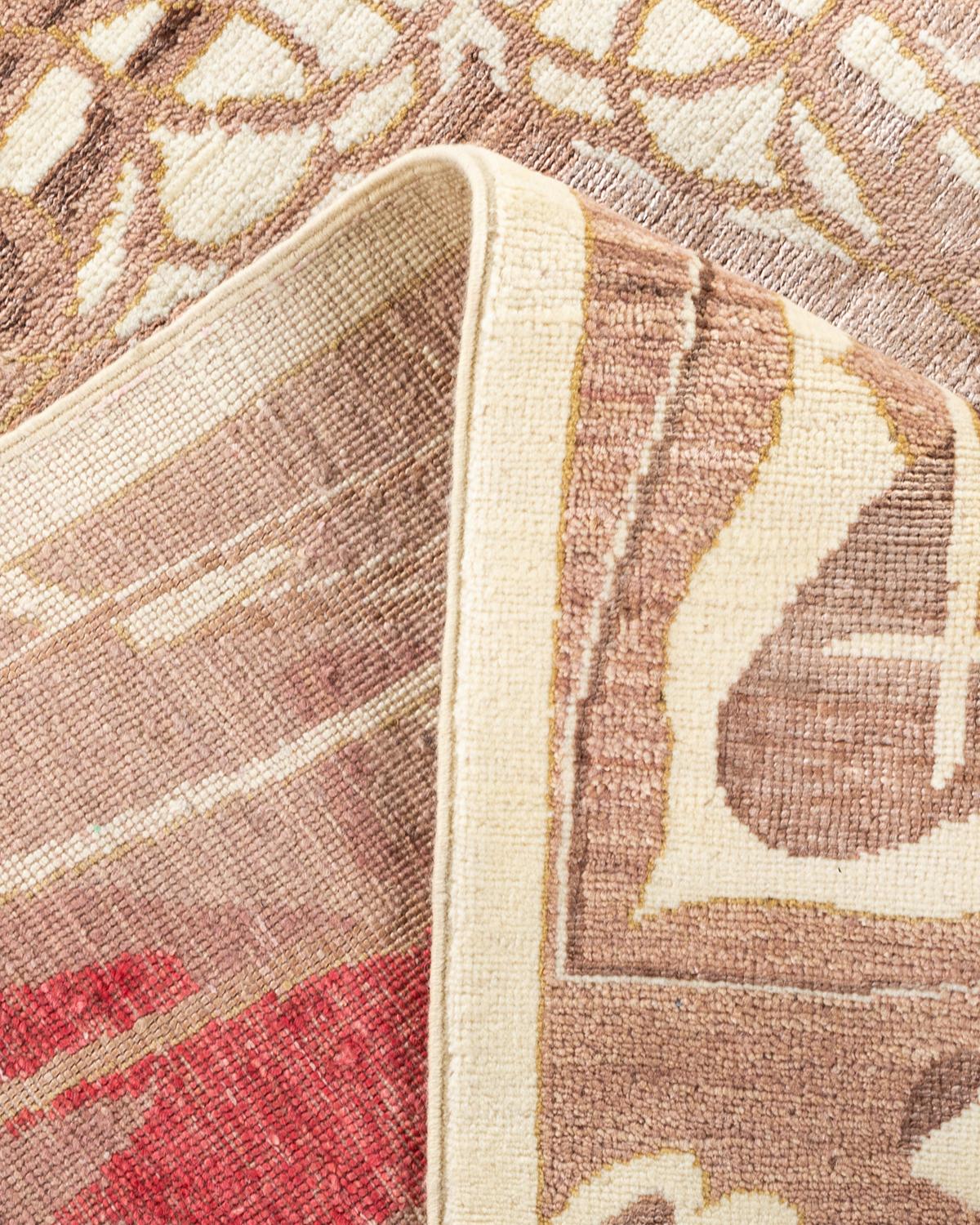 Laine Tapis de zone ivoire éclectique en laine nouée à la main, unique en son genre en vente
