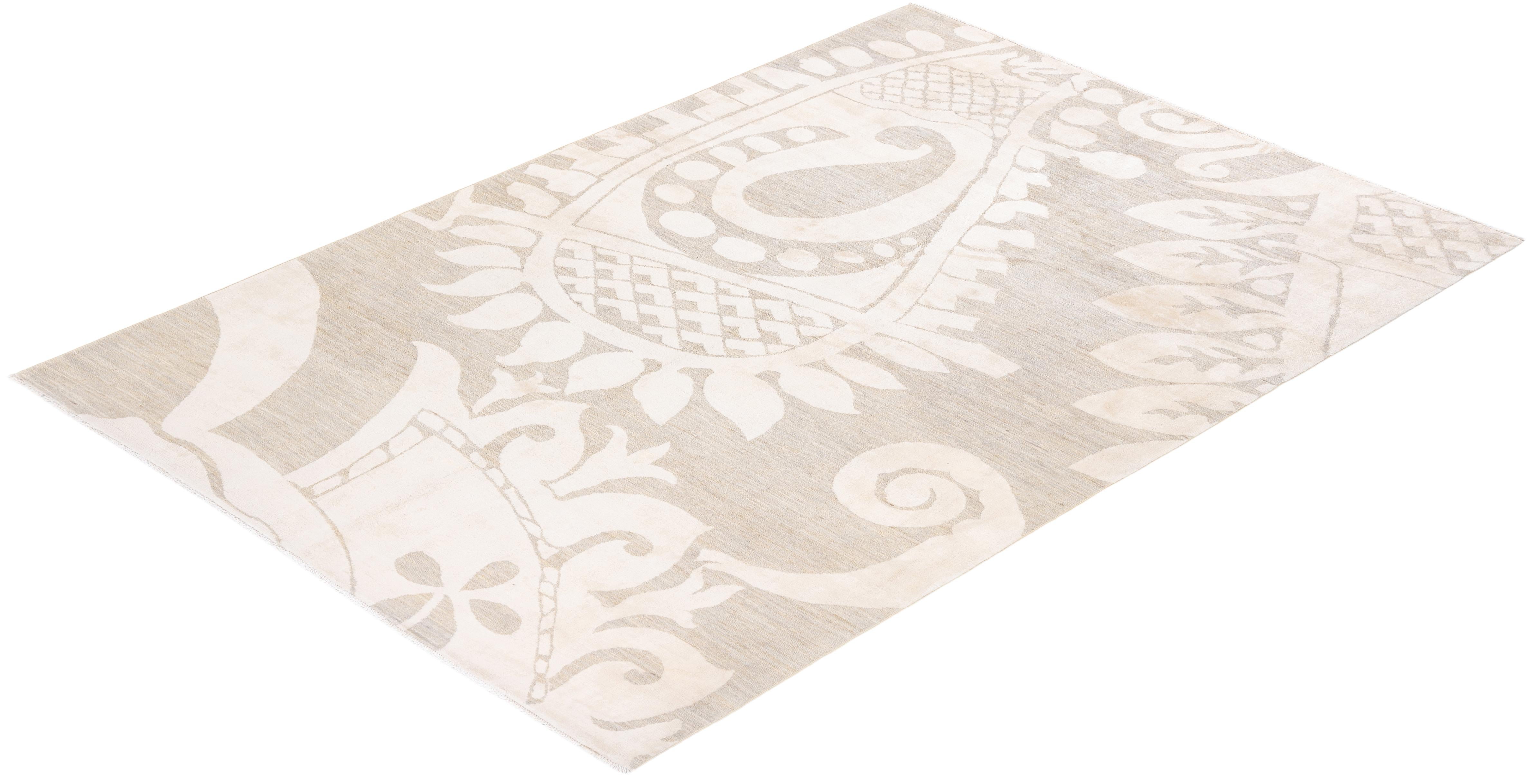 One-of-a-kind Hand Knotted Wool Eclectic Ivory Area Rug For Sale 3