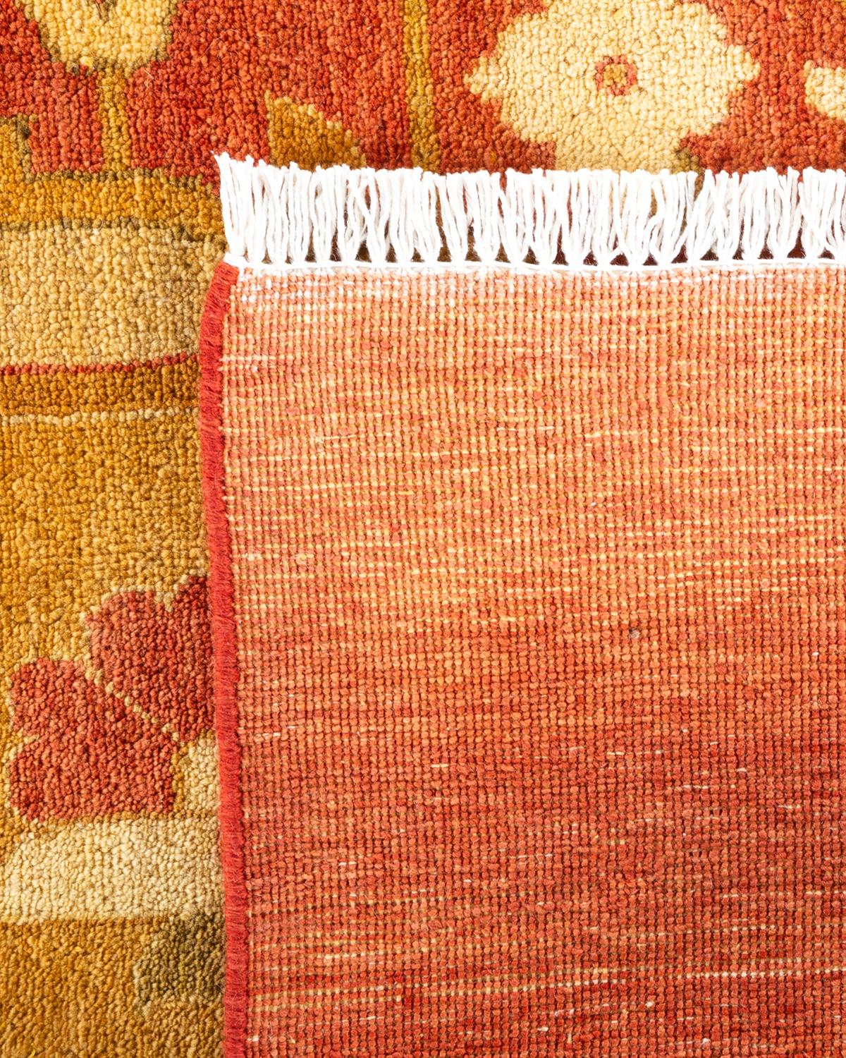 Handgeknüpfter, eklektischer orangefarbener Teppich aus Wolle, Unikat (21. Jahrhundert und zeitgenössisch) im Angebot