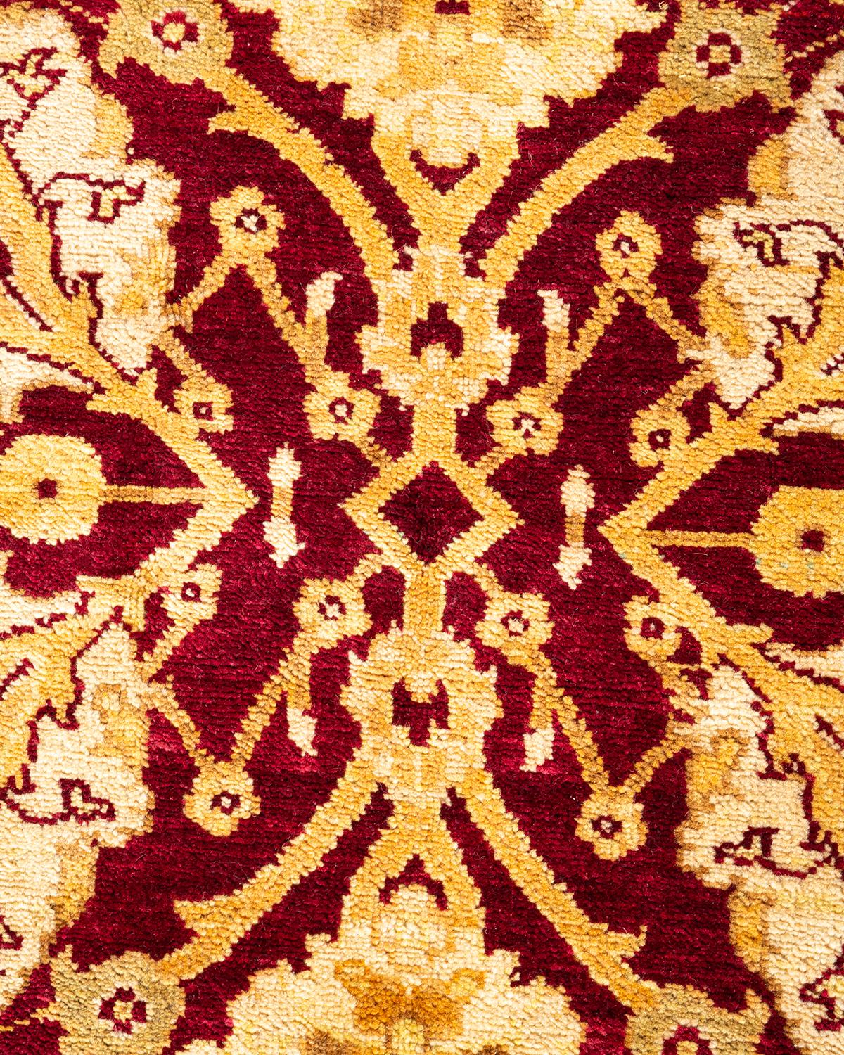 Pakistanais Tapis rouge éclectique en laine nouée à la main, unique en son genre en vente