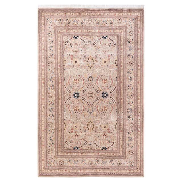 Beige Pattern E Rug Traditional Style Rug in Beige and Cream For Sale at 1stDibs