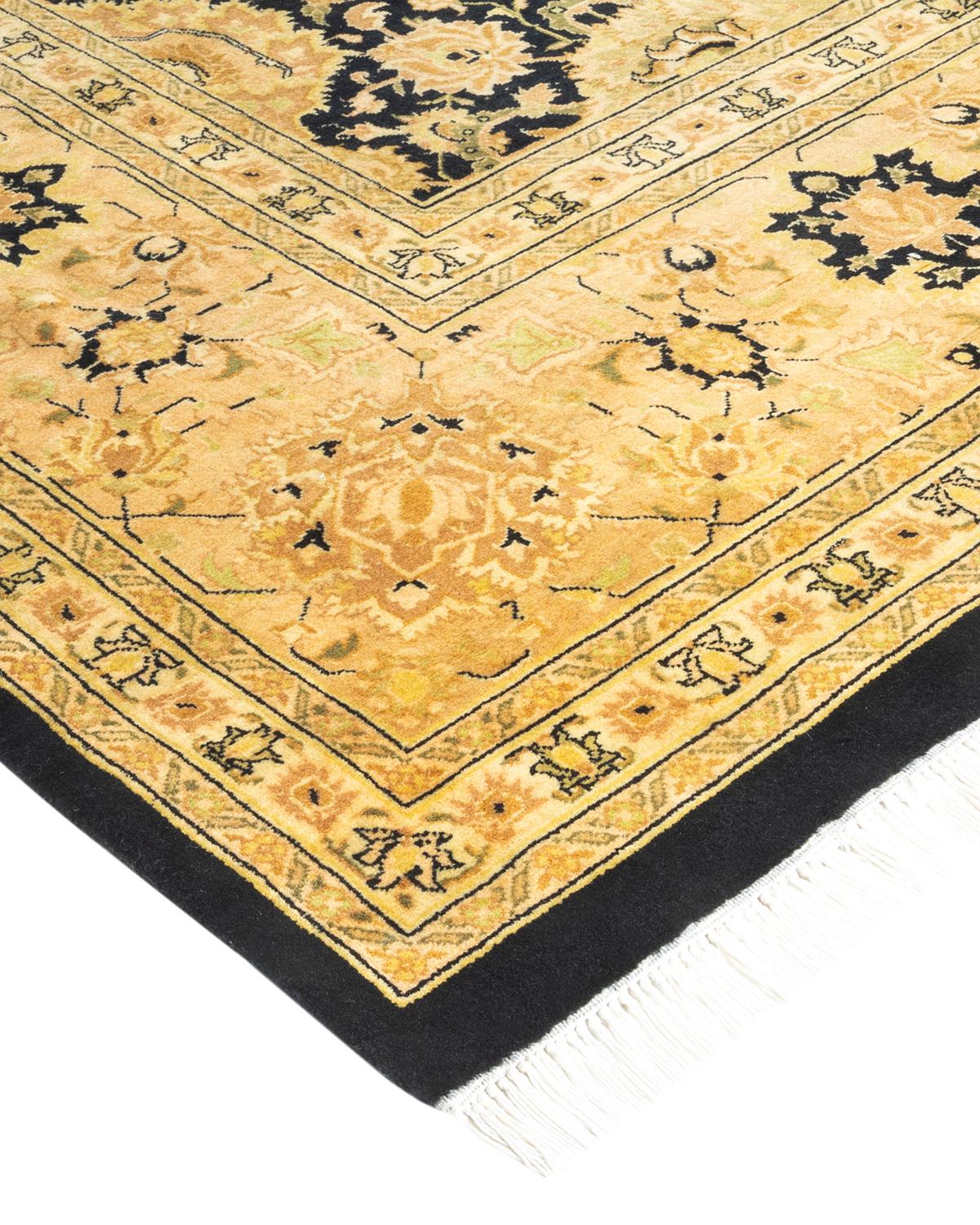 Die Teppiche der Mogul-Kollektion bringen mit ihren zurückhaltenden Farben und Allover-Mustern zeitlose Eleganz in jeden Raum. Beeinflusst von einem Spektrum türkischer, indischer und persischer Designs, lassen die Kunsthandwerker, die diese