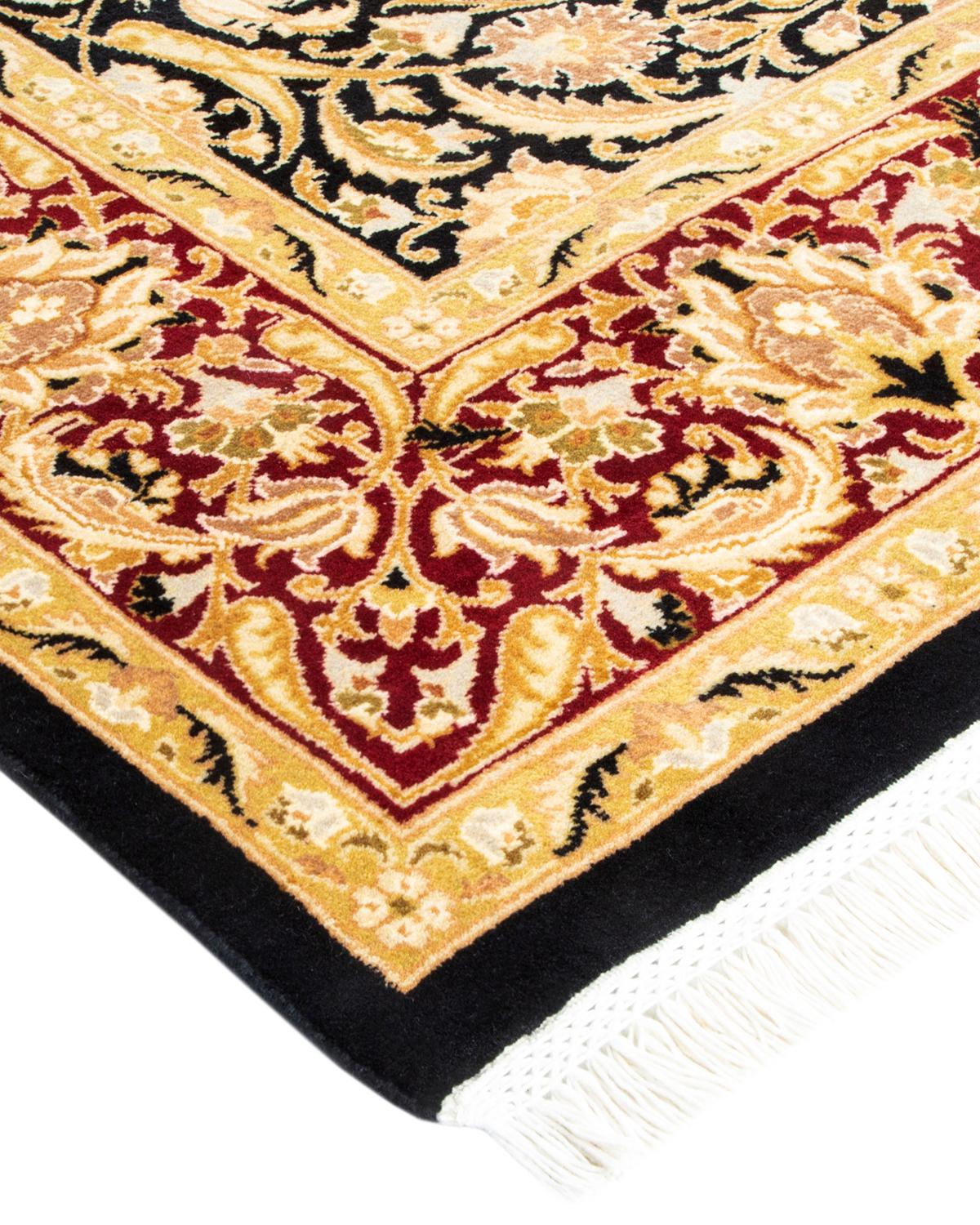 Die Teppiche der Mogul-Kollektion bringen mit ihren zurückhaltenden Farben und Allover-Mustern zeitlose Eleganz in jeden Raum. Beeinflusst von einem Spektrum türkischer, indischer und persischer Designs, lassen die Kunsthandwerker, die diese