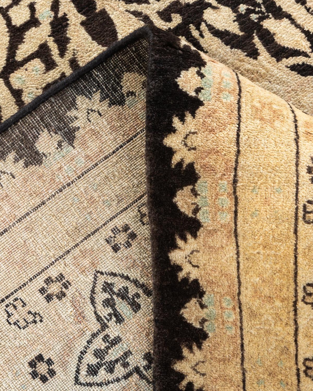 Einzigartiger handgeknüpfter Wollteppich Mogul Black Area Rug (Wolle) im Angebot