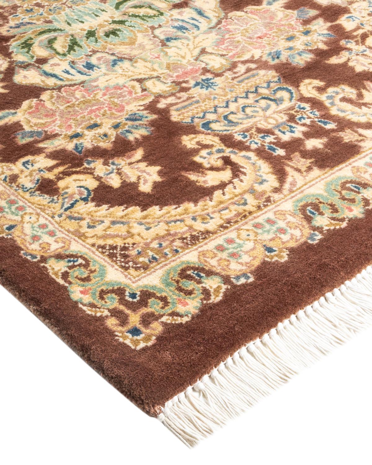 Avec leurs palettes discrètes et leurs motifs allover, les tapis de la collection Mogul apporteront une sophistication intemporelle à n'importe quelle pièce. Influencés par un éventail de motifs turcs, indiens et persans, les artisans qui tissent à