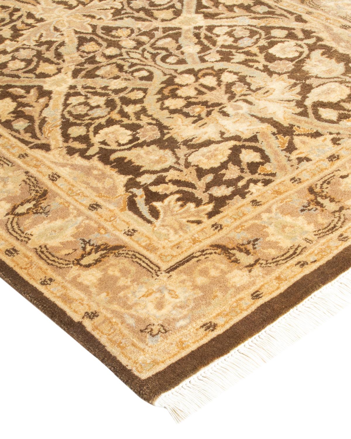 Avec leurs palettes discrètes et leurs motifs à l'envers, les tapis de la collection Mogul apporteront une sophistication intemporelle à n'importe quelle pièce. Influencés par un éventail de motifs turcs, indiens et persans, les artisans qui tissent