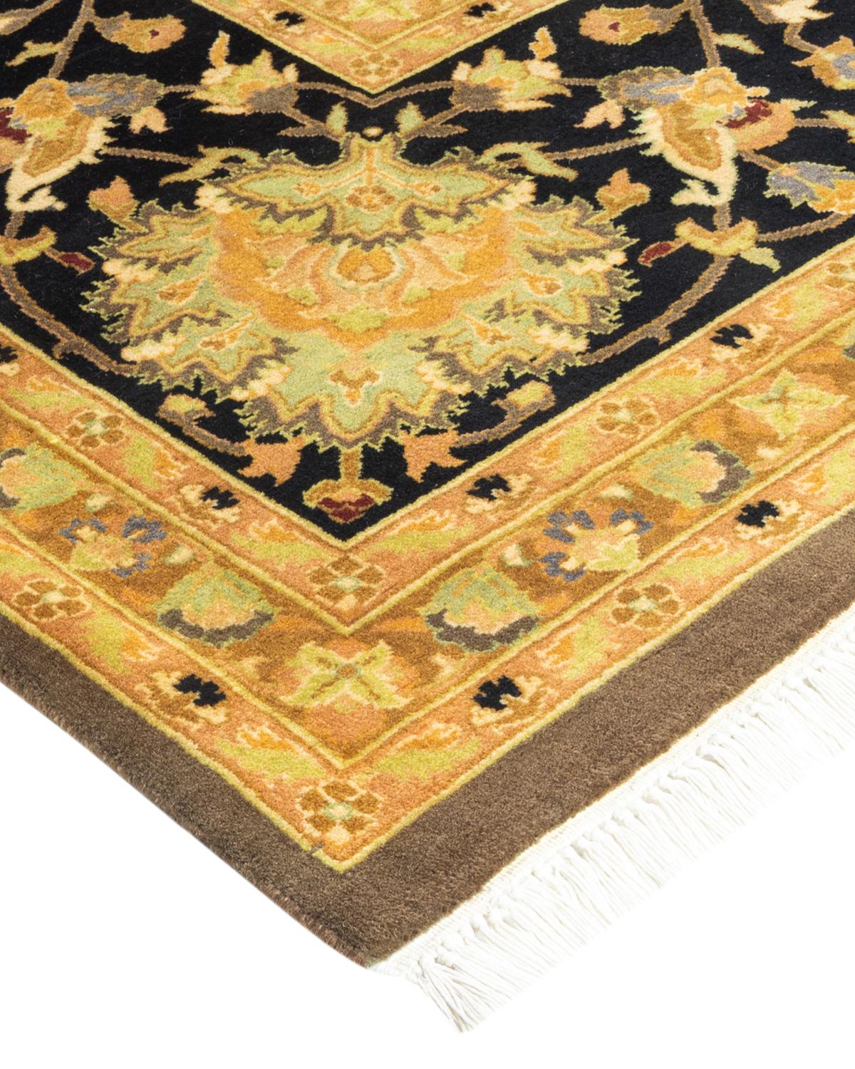 Die Teppiche der Mogul-Kollektion bringen mit ihren zurückhaltenden Farben und Allover-Mustern zeitlose Eleganz in jeden Raum. Beeinflusst von einem Spektrum türkischer, indischer und persischer Designs, lassen die Kunsthandwerker, die diese