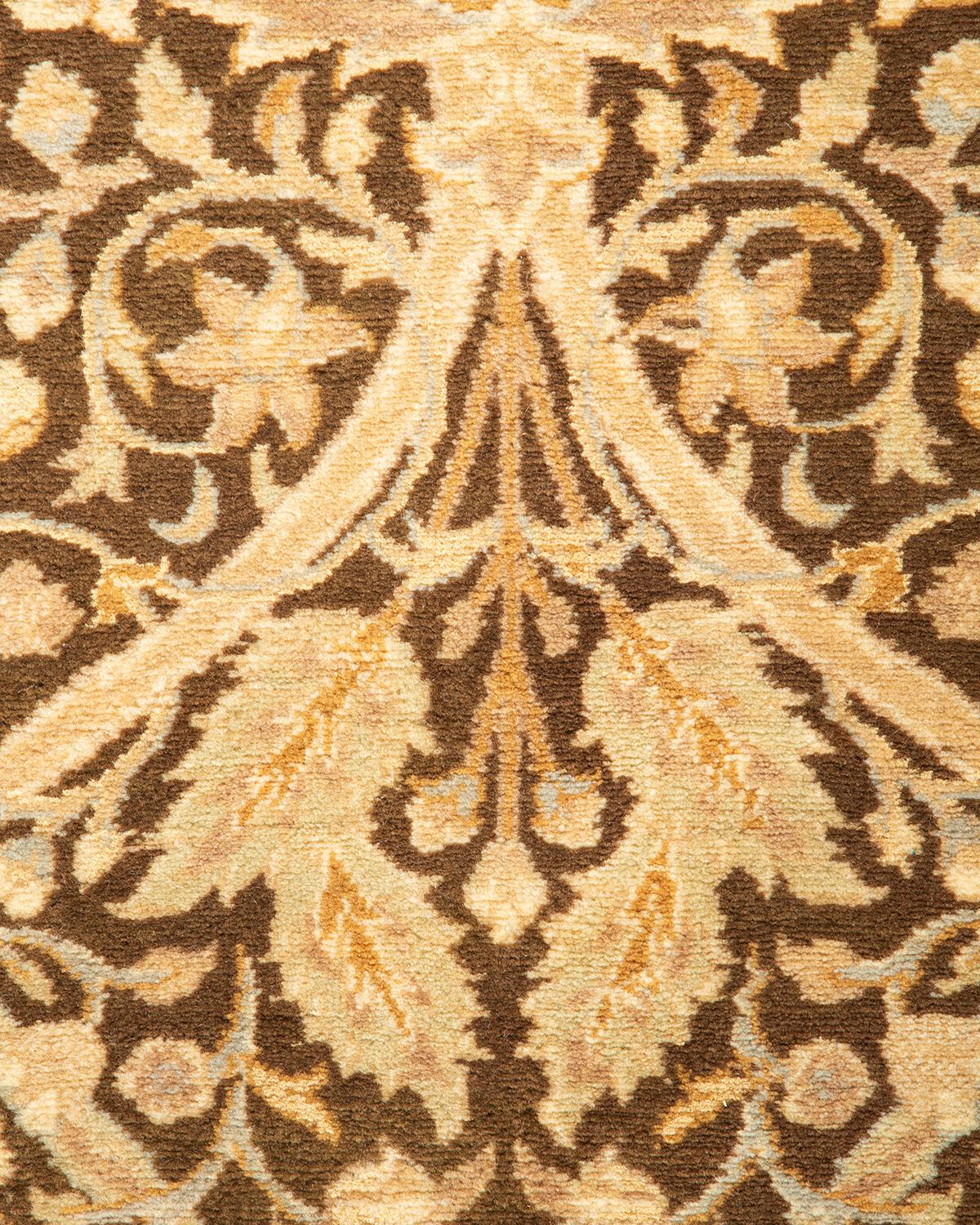 Pakistanais Tapis Mogul marron en laine noué à la main, unique en son genre en vente
